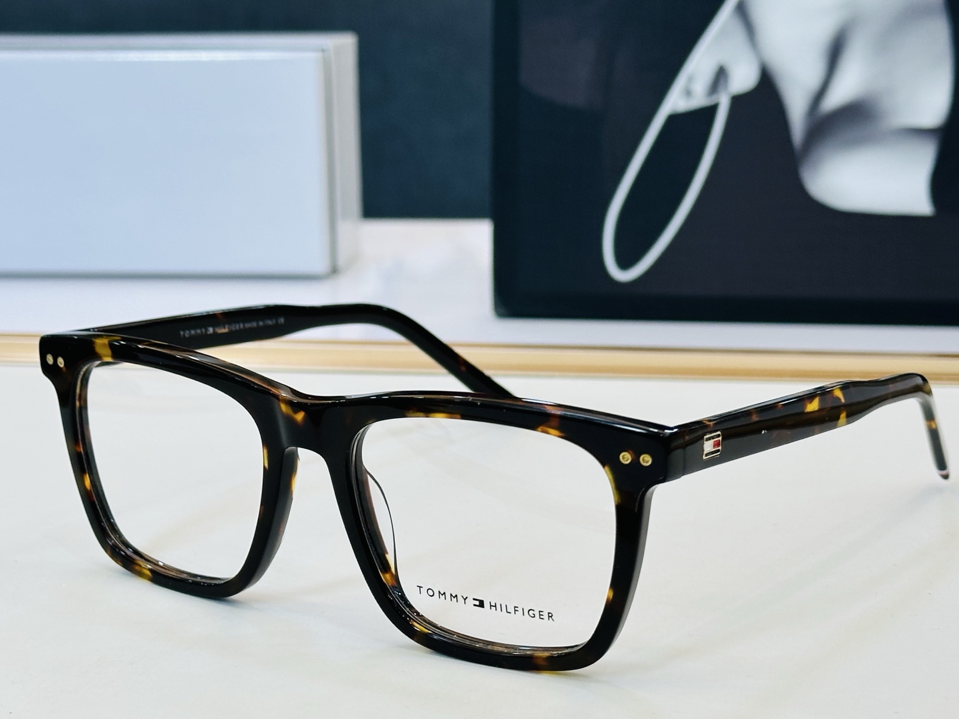 官网同步发售TOMMY HILFIGER 板材框 TH2131   SIZE：53口19-145 H简单