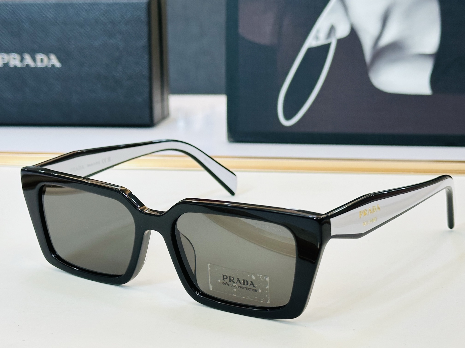 NO:827690,PRAD*Pujia PR D05SF Size 55 mouth 18-140 glasses series can be said to be exquisitely made to highlight unique personality. The latest popular model is glasses, sunglasses, sunglasses, glasses, prada, prada19860909PRAD*普家 PR D05SF Size55口18-140 眼镜系列堪称精湛制作 彰显独特个 一最新推出火爆款 眼镜墨镜太阳镜,眼镜,prada,prada,glasses