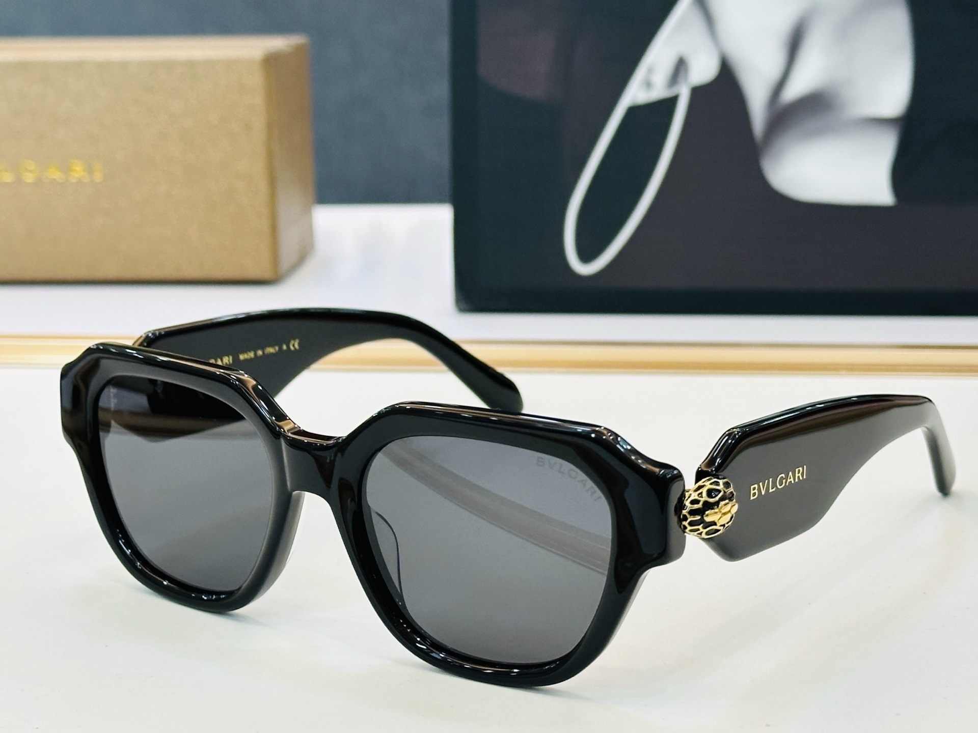 NO:827661,Model is also sold on the official website. BV7100KB Size 52, 19-145, absolutely must buy. The quality is perfect. B must-have for going out. Glasses, sunglasses, sunglasses, glasses, bottega veneta19860909款 官网同售 宝格家 BV7100KB  Size 52口19-145绝对要买品质非常完美 b出街必备 眼镜墨镜太阳镜,眼镜,bottega veneta,glasses