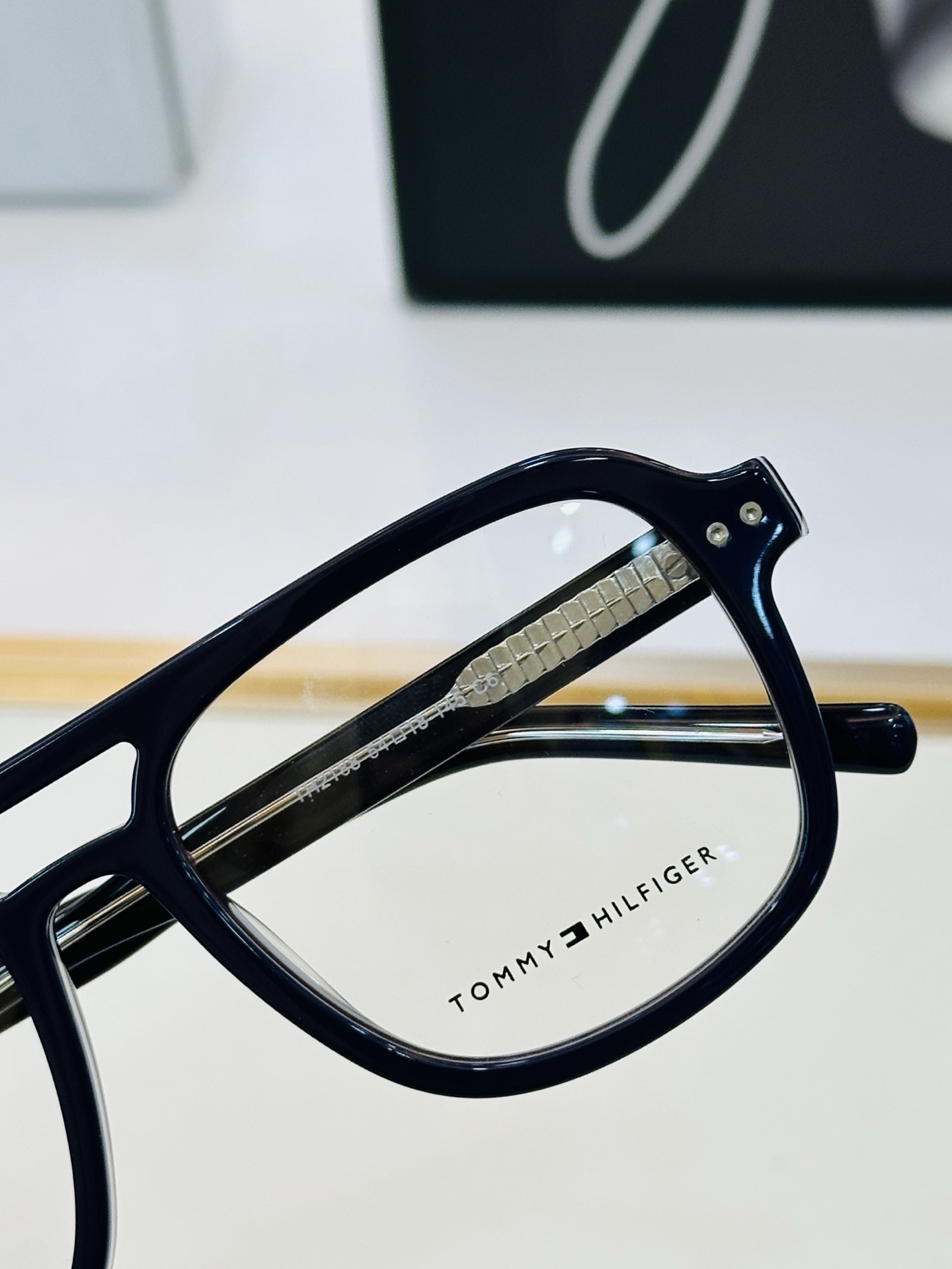 官网同步发售TOMMY HILFIGER 板材框 TH2188  SIZE：54口18-145 H简单大