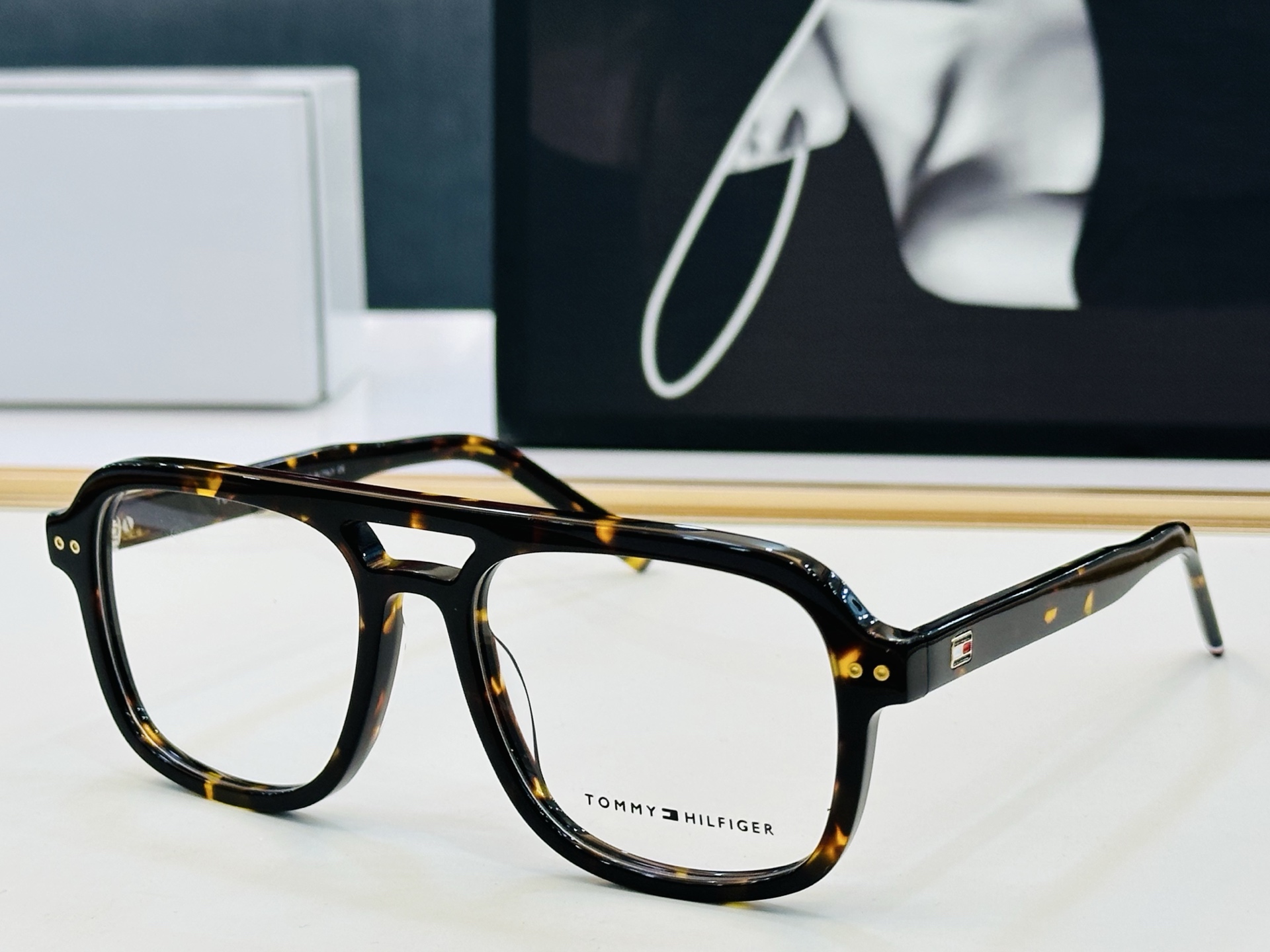 官网同步发售TOMMY HILFIGER 板材框 TH2188  SIZE：54口18-145 H简单大
