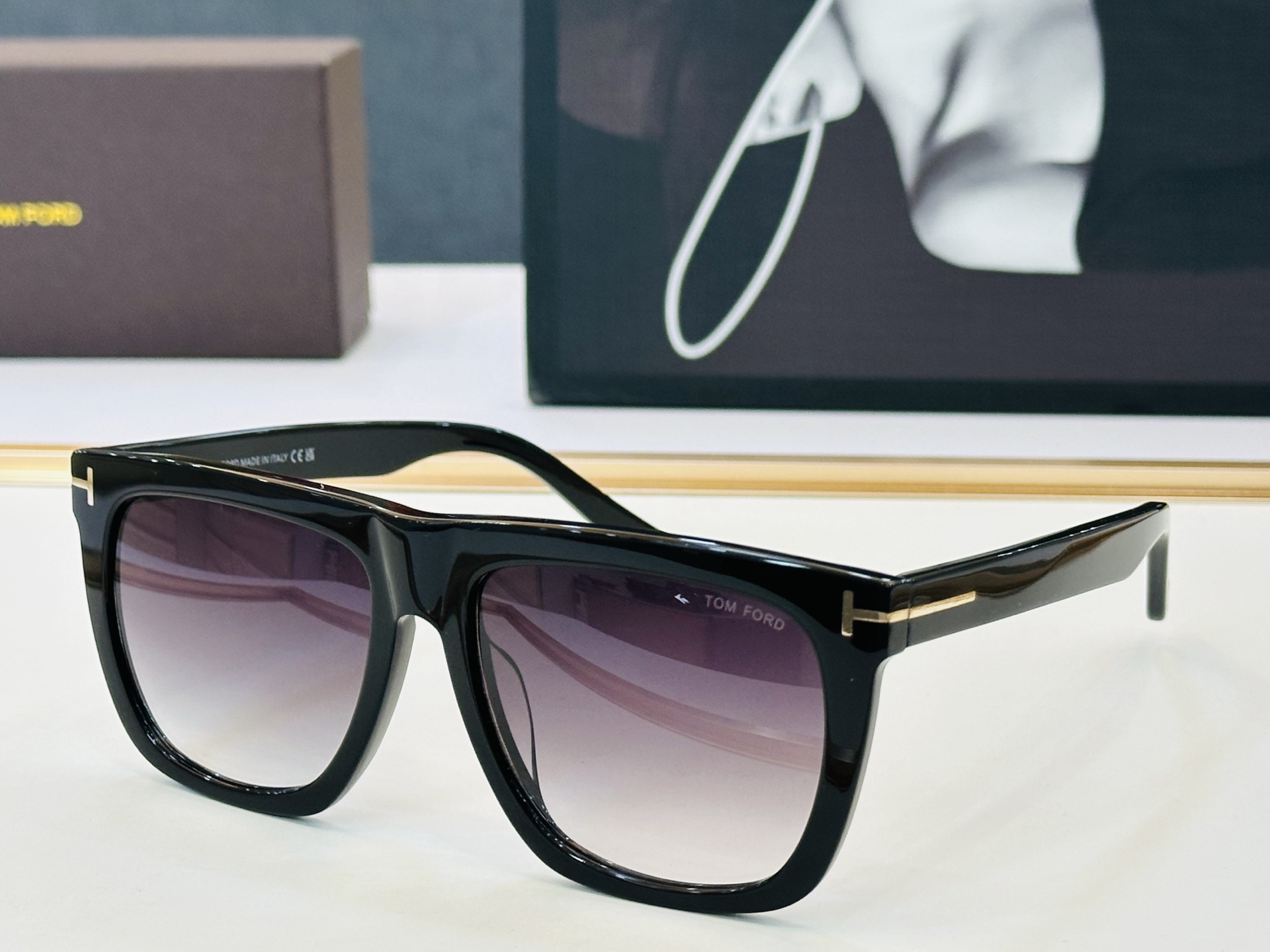 NO:827640,TOM FORD Tom's home MODEL: FT0513 size 57 mouth 16-145 fashion trend L ultra-light glasses sunglasses sunglasses, glasses, tom ford19860909款 TOM FORD汤姆家 MODEL:FT0513  size57口16-145时尚潮流 L超轻 眼镜墨镜太阳镜,眼镜,tom ford,glasses