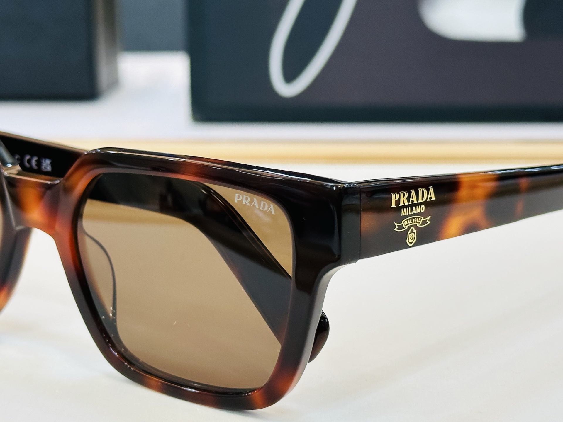 🔺PRAD*🔻普家 PR 03ZS Size：54口19-145 眼镜系列堪称精湛制作 彰显独特个性 L