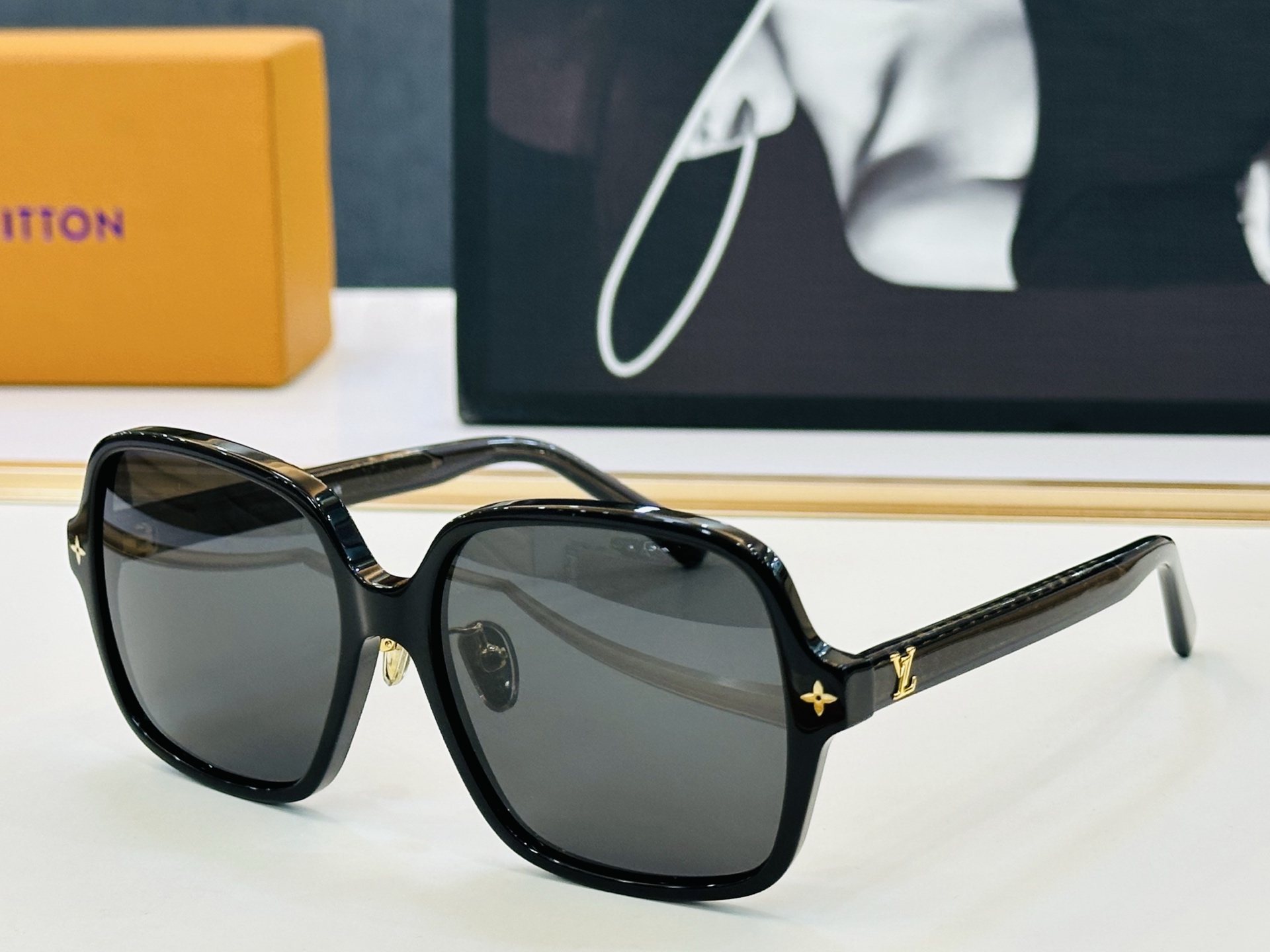 NO:827672,Louis Vuitton Z3044E Size 56 mouth 16-145 Vibrant, show your unique personality and show your magnificence F High quality glasses, sunglasses, sunglasses, glasses, louis vuitton19860909路易家 Z3044E Size56口16-145 充满活力的 展现独特个性展现大气的你 F高品质 眼镜墨镜太阳镜,眼镜,louis vuitton,glasses