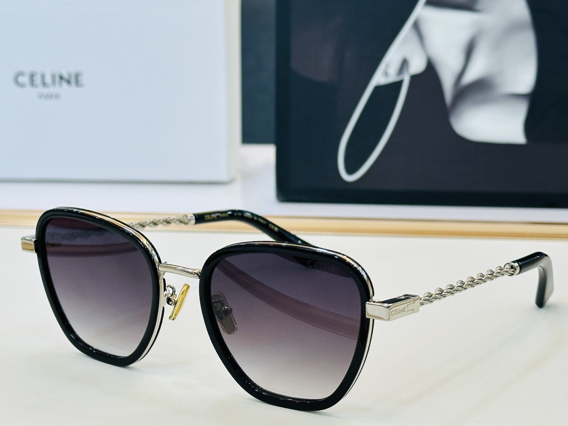 【CELINE】赛琳 CL42125U  Size：56口22-145 一直热销的款式 欧美风 光泽度好