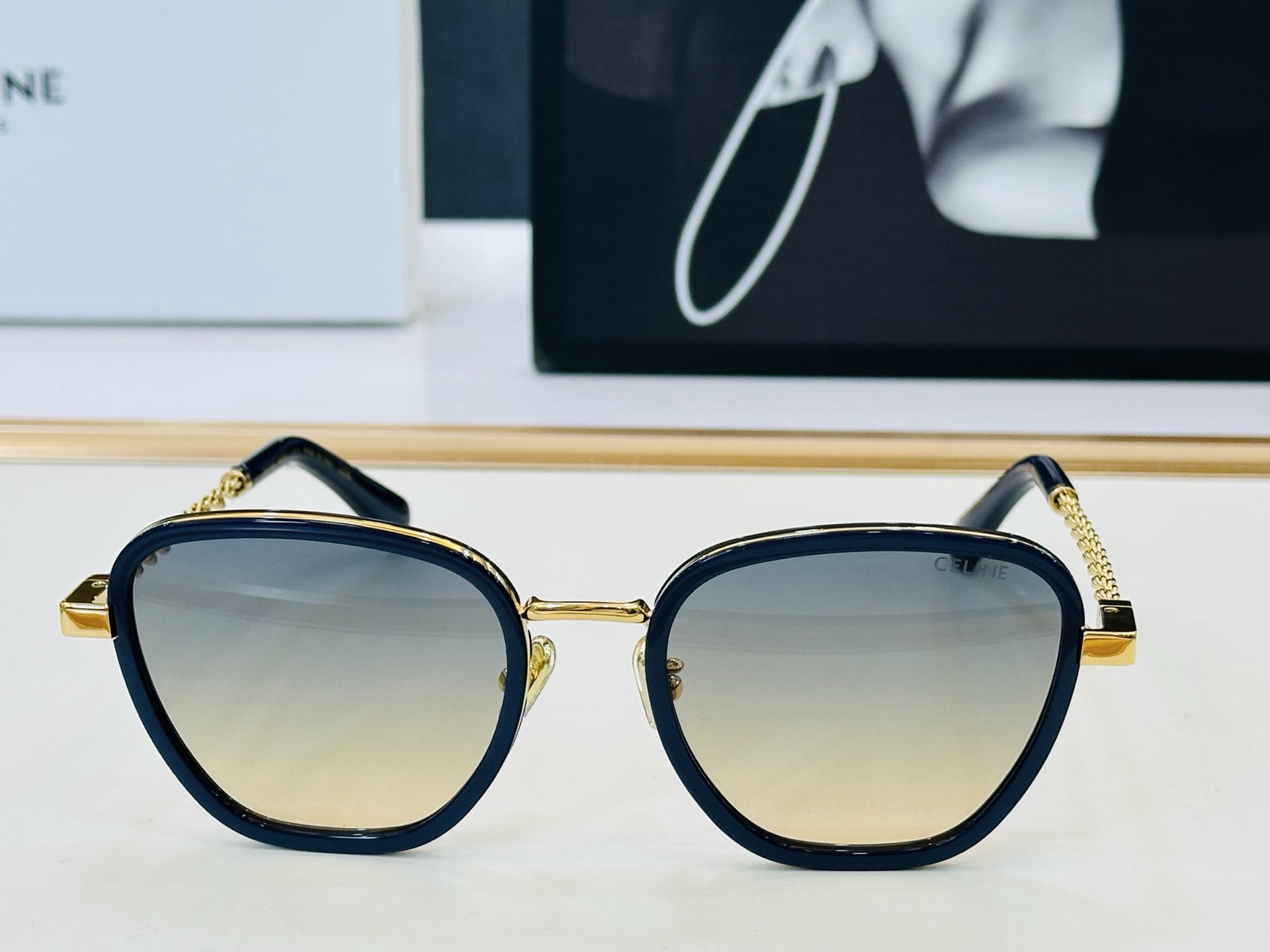 【CELINE】赛琳 CL42125U  Size：56口22-145 一直热销的款式 欧美风 光泽度好