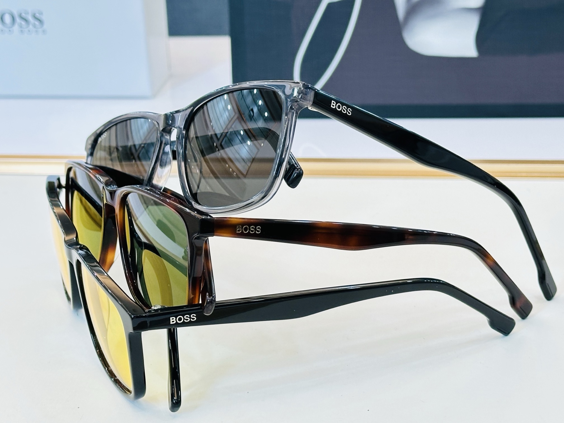 🆕 BOSS 1825-S Size：55口16-145 🕶🕶💋💋👣👣  高品质 不挑脸 经典不过时框型