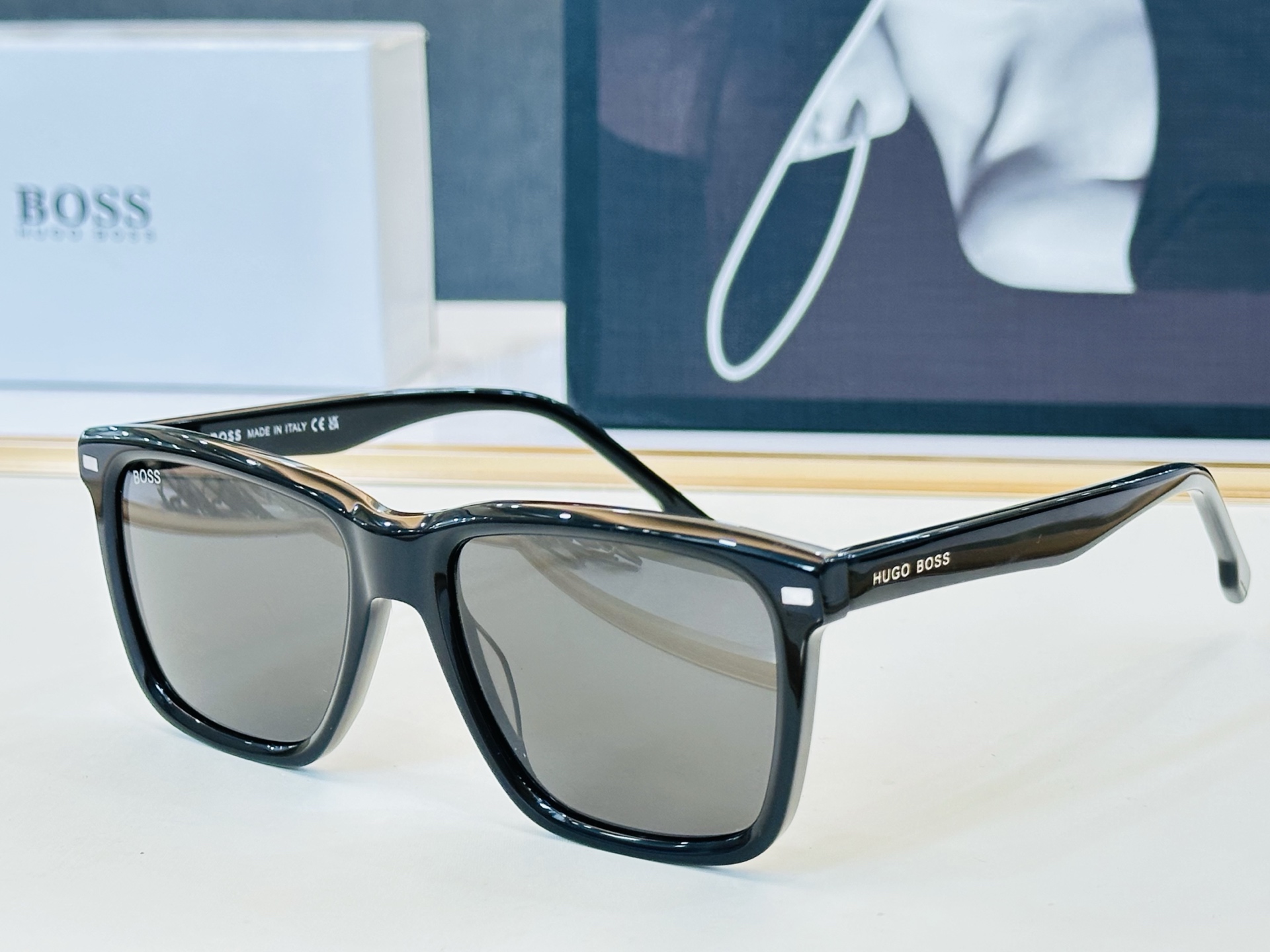 🆕 BOSS 1317 Size：55口18-145 🕶🕶💋💋👣👣  高品质 不挑脸 经典不过时框型 L