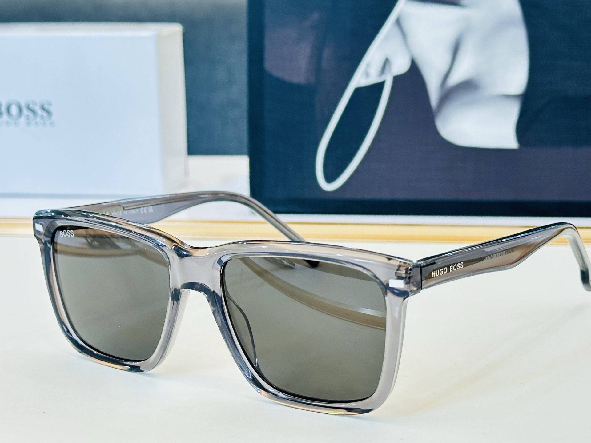🆕 BOSS 1317 Size：55口18-145 🕶🕶💋💋👣👣  高品质 不挑脸 经典不过时框型 L
