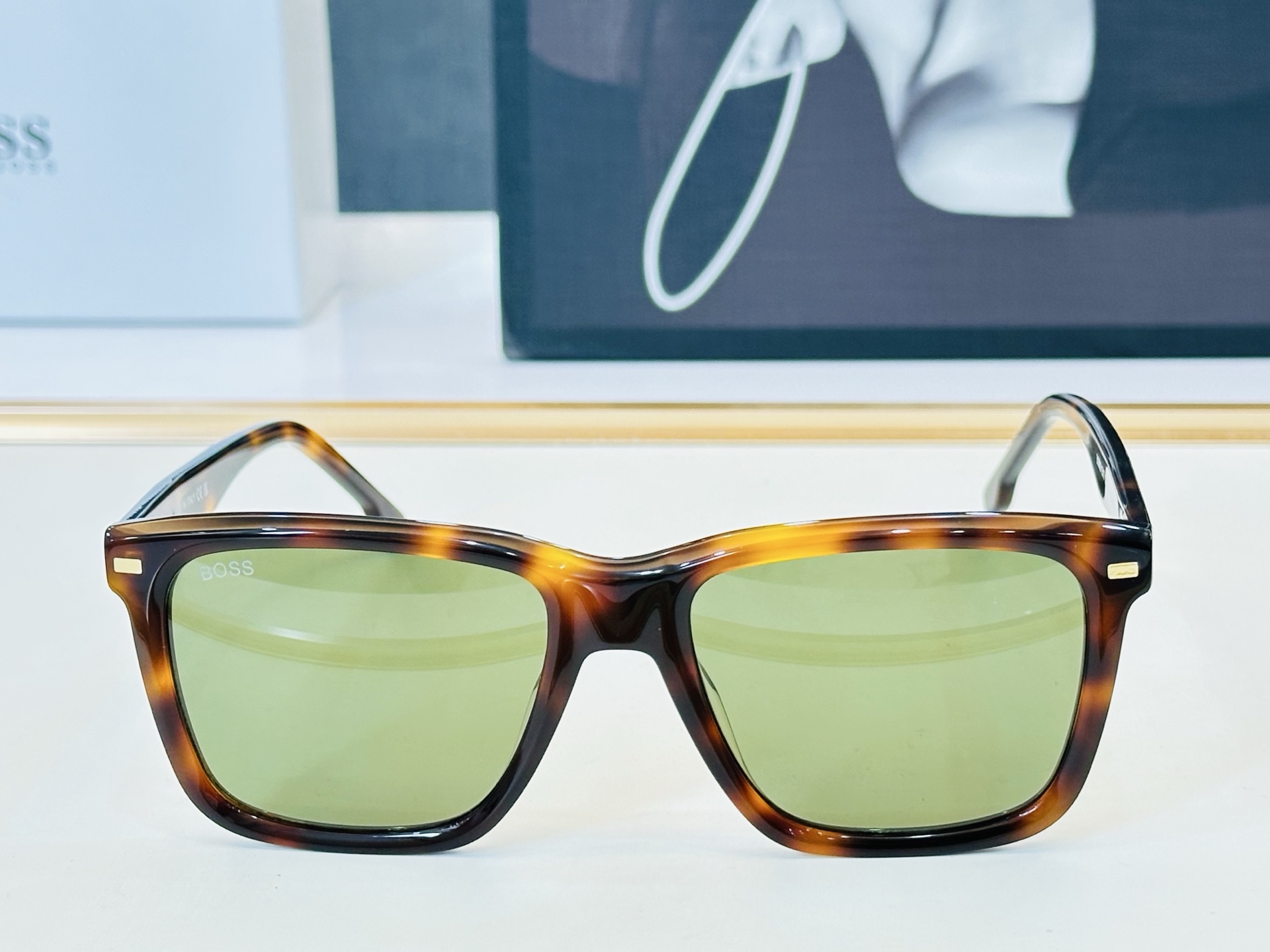 🆕 BOSS 1317 Size：55口18-145 🕶🕶💋💋👣👣  高品质 不挑脸 经典不过时框型 L