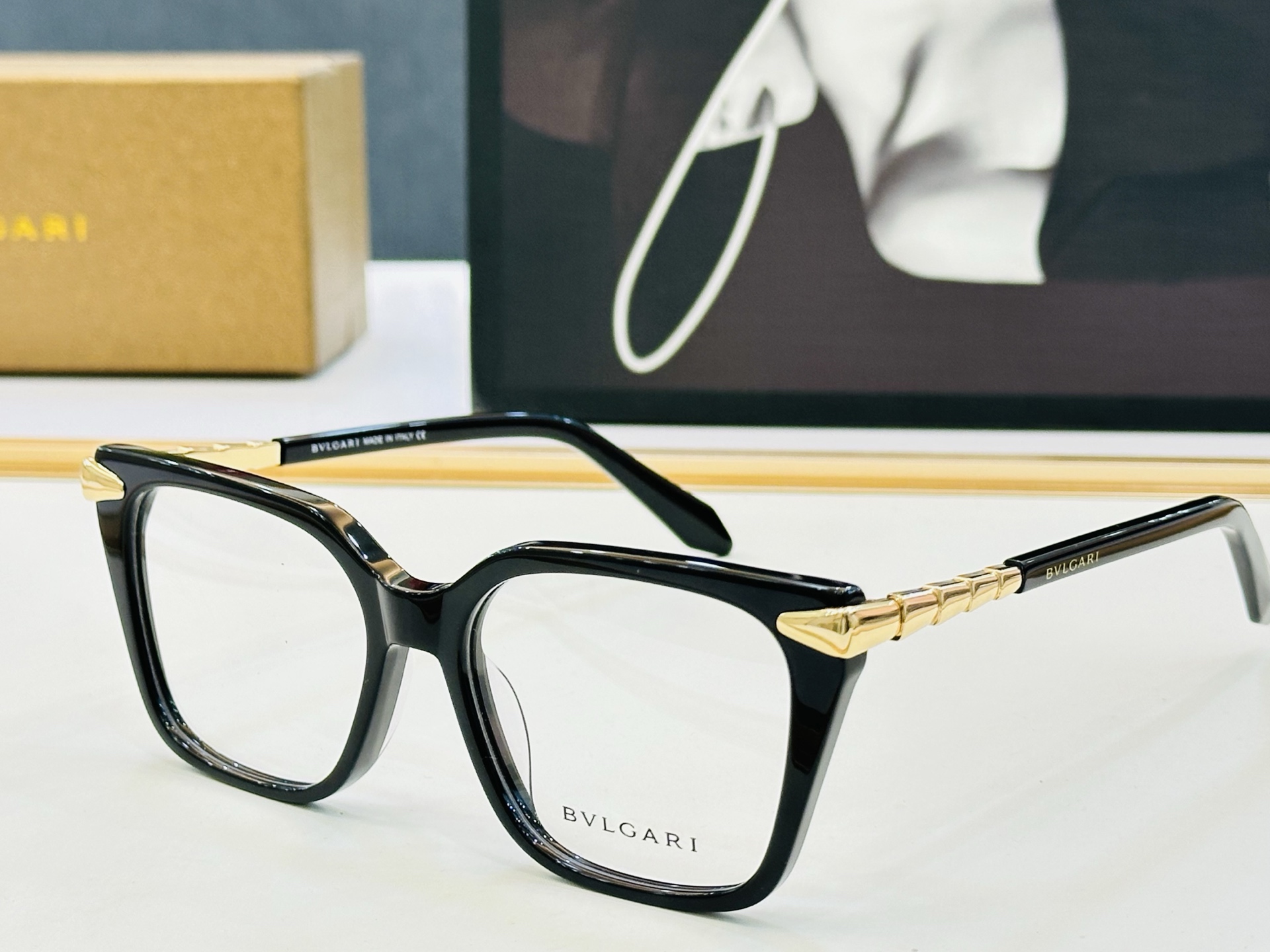 NO:864205,The model is also sold on the official website. BV50085 Size 54, 17-145, absolutely must buy, the quality is perfect, L must-have for going out, glasses, sunglasses, sunglasses, glasses, bottega veneta19860909款 官网同售 宝格家 BV50085 Size 54口17-145 绝对要买品质非常完美 L出街必备 眼镜墨镜太阳镜,眼镜,bottega veneta,glasses