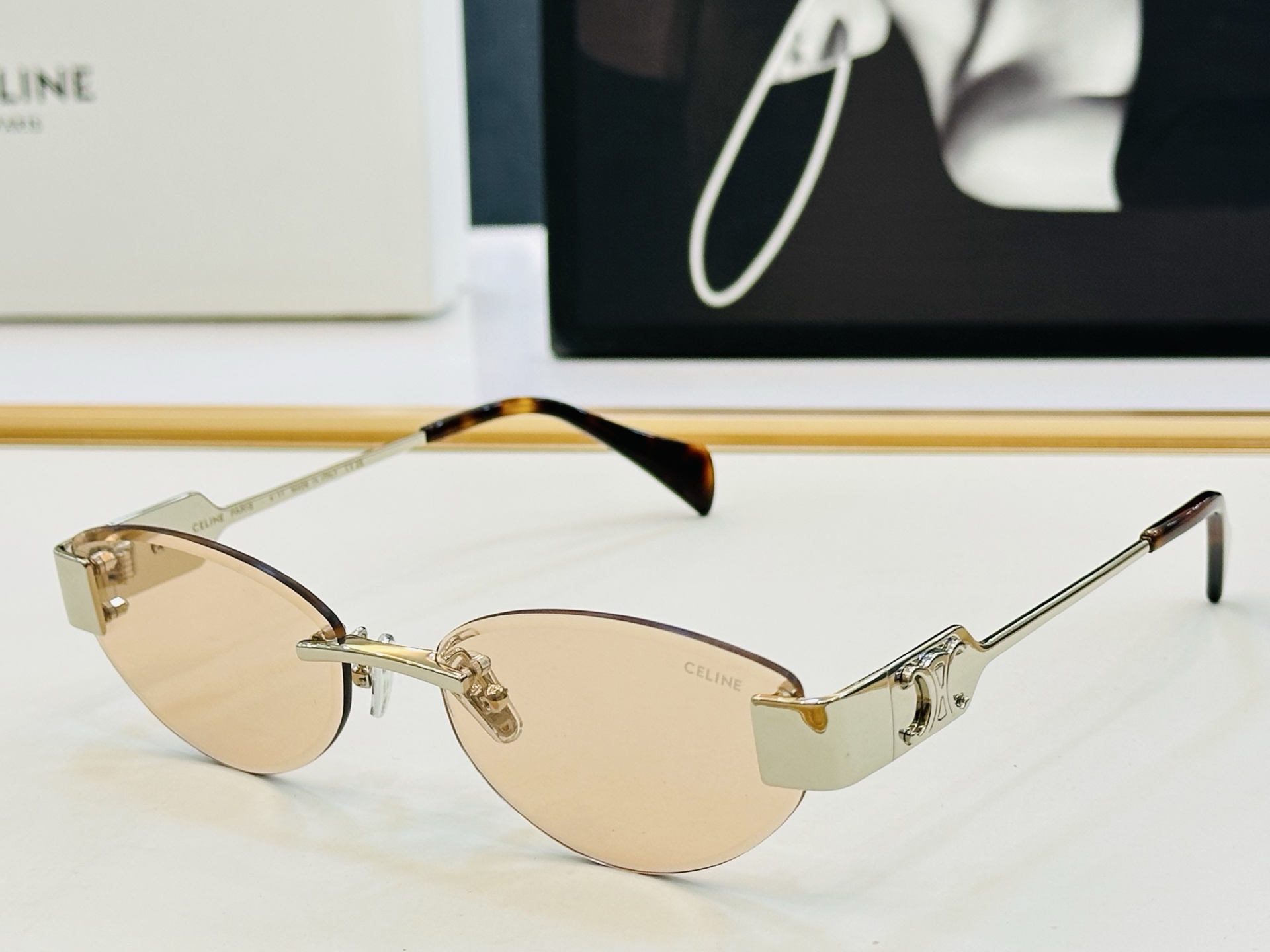 【CELINE】赛琳 CL1574LU Size：57口17-145 一直热销的款式 欧美风 光泽度好 