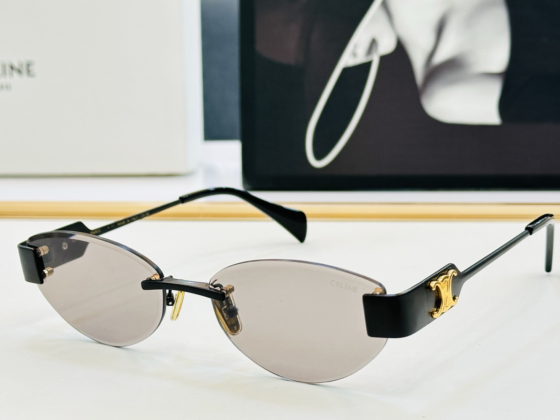 【CELINE】赛琳 CL1574LU Size：57口17-145 一直热销的款式 欧美风 光泽度好 