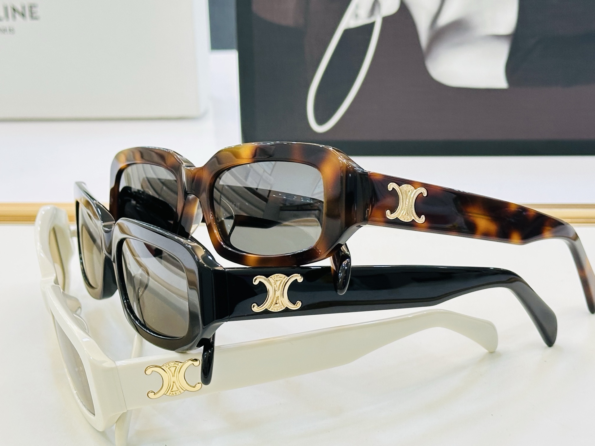 【CELINE】赛琳 CL40335U Size：52口19-145 一直热销的款式，欧美风 光泽度好 