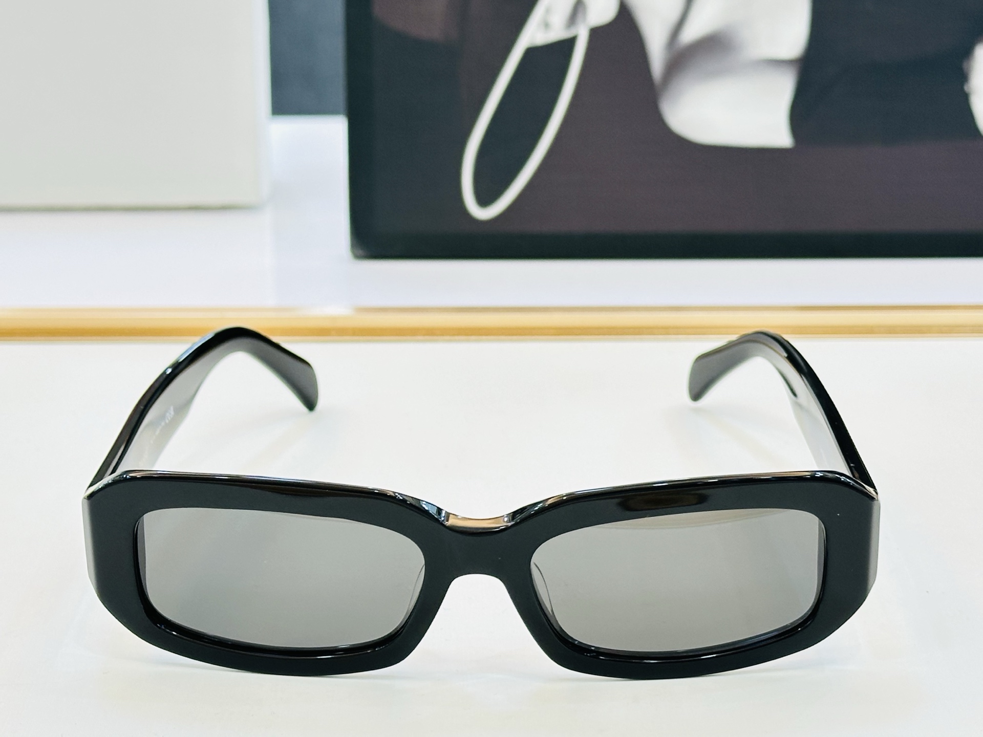 【CELINE】赛琳 CL40335U Size：52口19-145 一直热销的款式，欧美风 光泽度好 