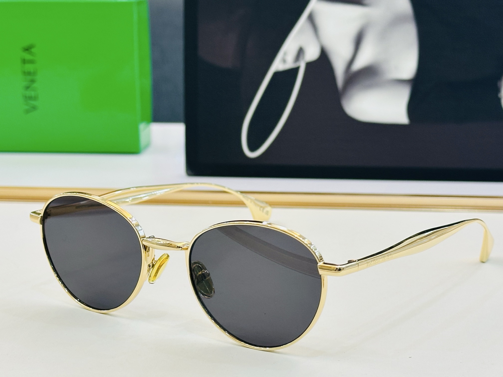 NO:866213,Bottega Veneta BV1396S Size 55 mouth 22-140 The real thing is more beautiful. All the details are shown in real photos. Take advantage of it!  H smile] Fragrant and beautiful, many colors available, glasses, sunglasses, sunglasses, glasses, bottega veneta19860909宝缇嘉 BV1396S Size55口22-140 实物更美 细节全部实拍展示 各位把握！H微笑] 香艳靓丽 多色可选 眼镜墨镜太阳镜,眼镜,bottega veneta,glasses
