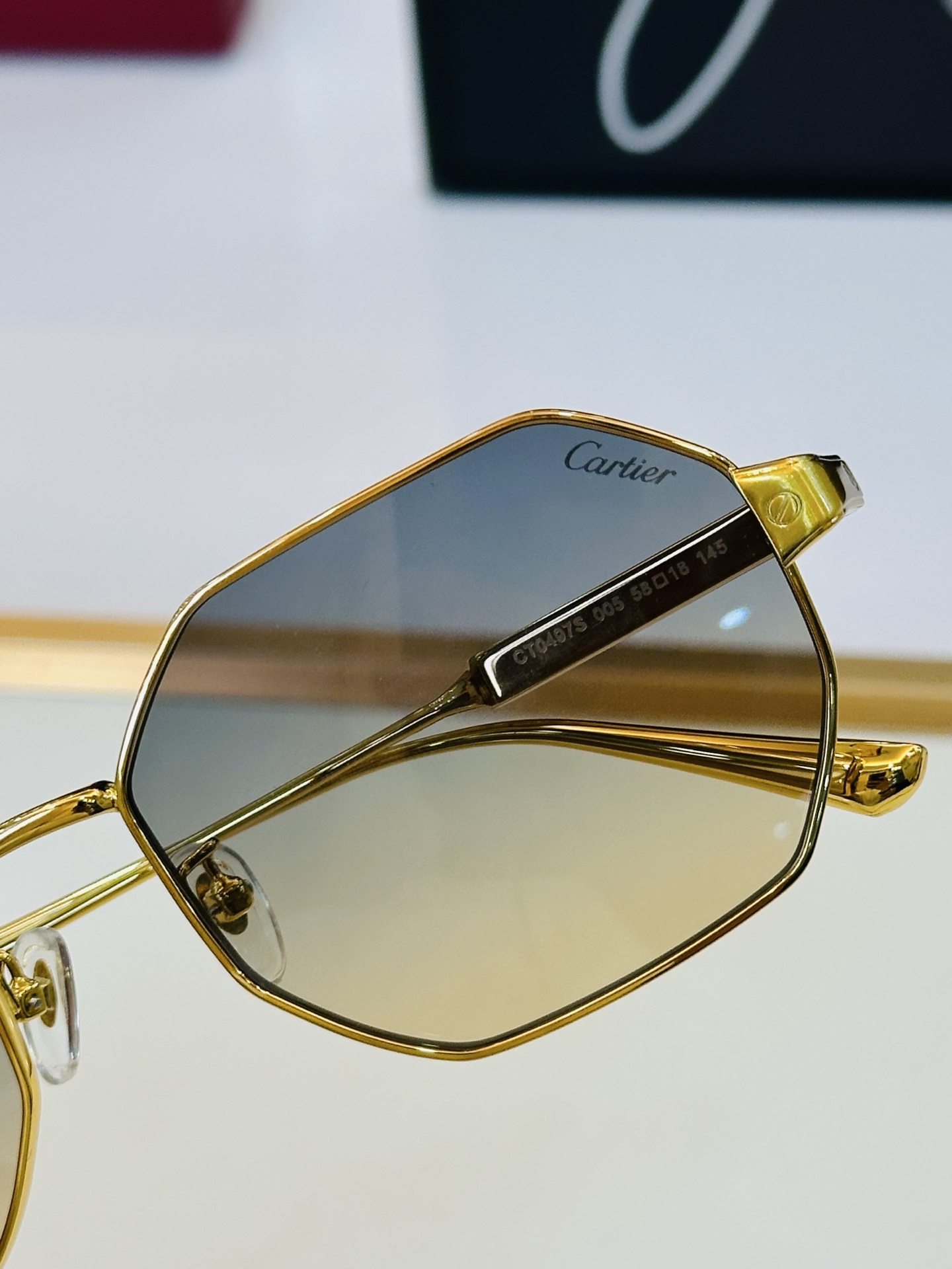 Cartie* 卡家 CT0497S 太阳镜 Size：58口18-145 工艺精湛气质十足！G男女同款