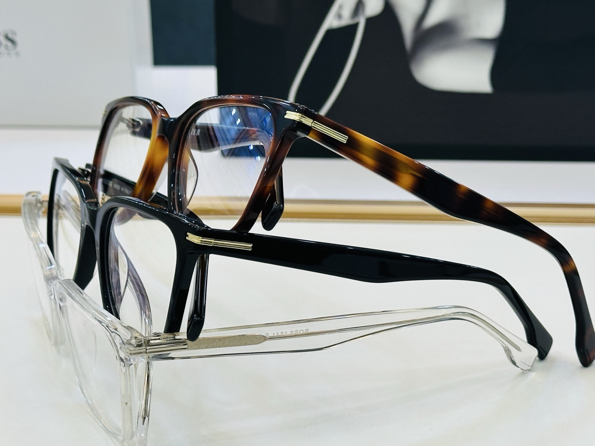 🆕 BOSS 1541 Size：52口19-145   🕶🕶💋💋👣👣  不挑脸 🍁经典不过时框型 L品