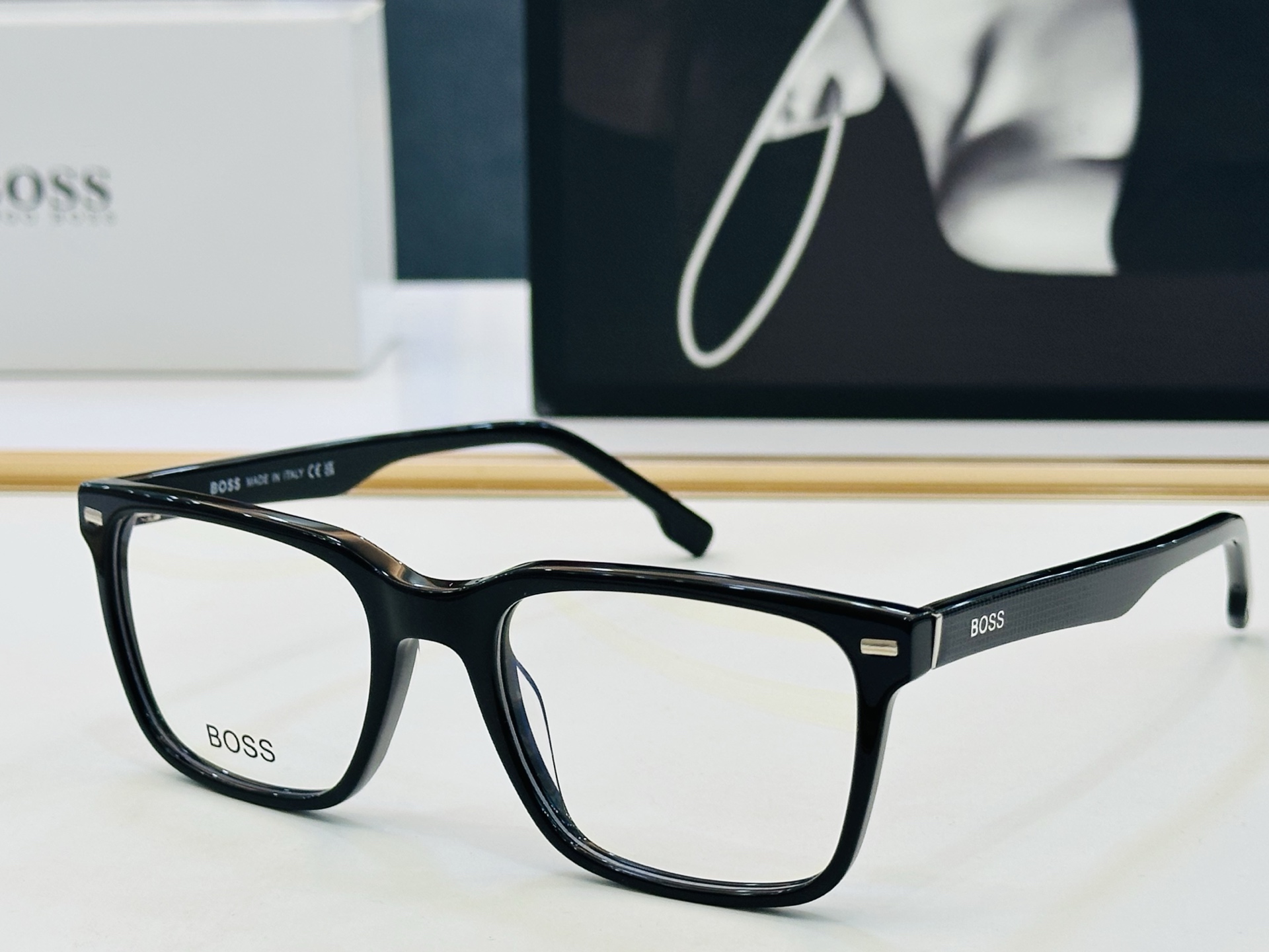🆕 BOSS 1841 Size：53口19-145   🕶🕶💋💋👣👣  不挑脸 🍁经典不过时框型 L品