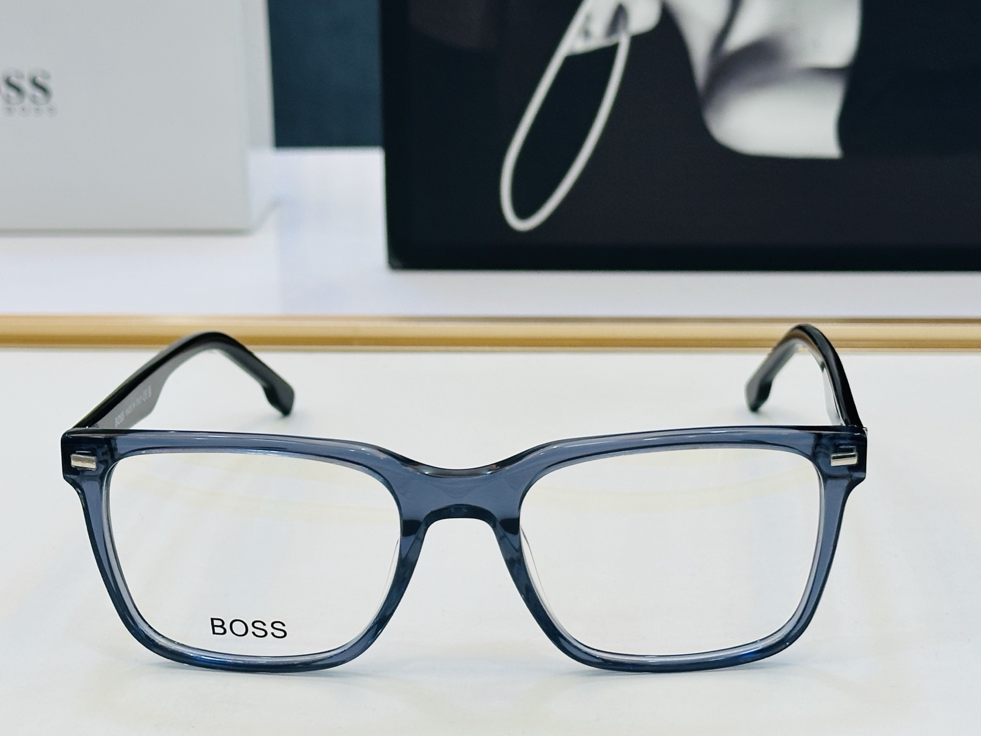 🆕 BOSS 1841 Size：53口19-145   🕶🕶💋💋👣👣  不挑脸 🍁经典不过时框型 L品