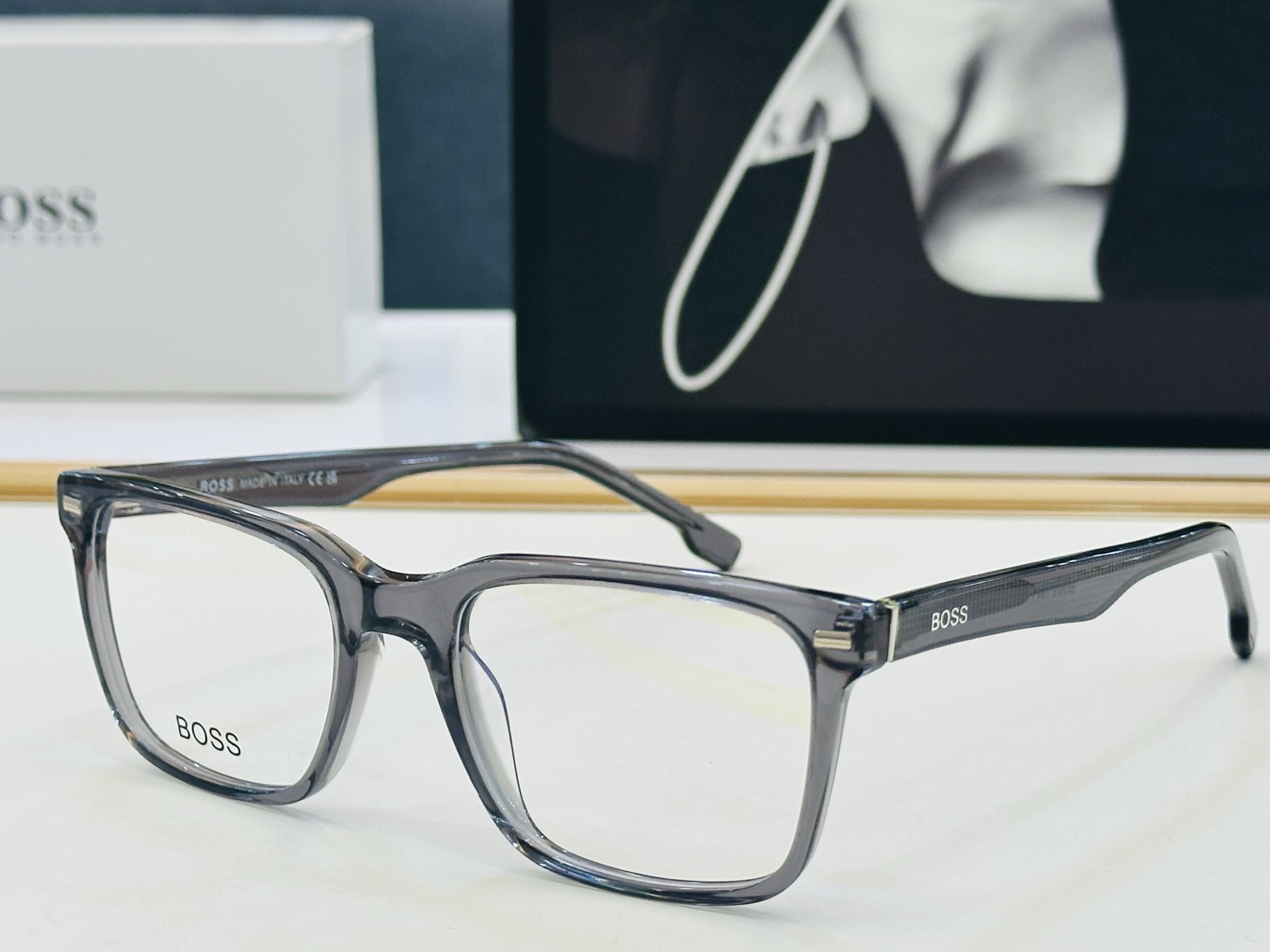 🆕 BOSS 1841 Size：53口19-145   🕶🕶💋💋👣👣  不挑脸 🍁经典不过时框型 L品