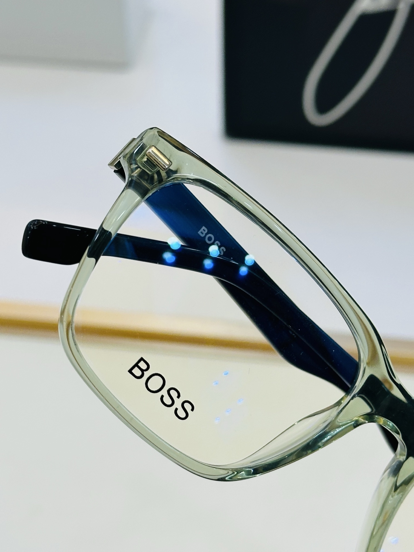 🆕 BOSS 1841 Size：53口19-145   🕶🕶💋💋👣👣  不挑脸 🍁经典不过时框型 L品