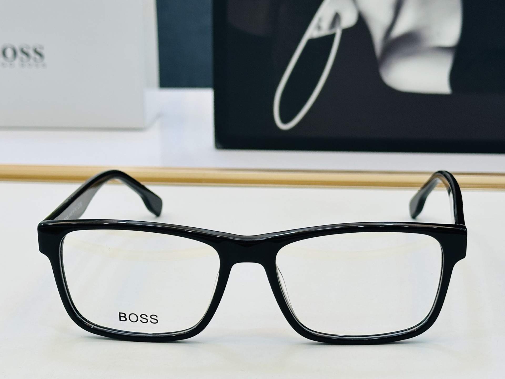 🆕 BOSS 1762 Size：56口17-145   🕶🕶💋💋👣👣  不挑脸 🍁经典不过时框型 L品