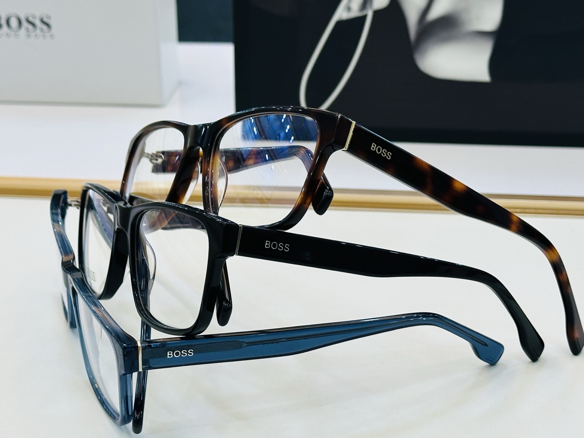🆕 BOSS 1762 Size：56口17-145   🕶🕶💋💋👣👣  不挑脸 🍁经典不过时框型 L品