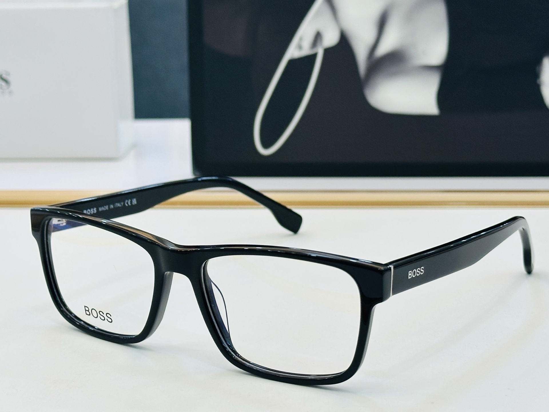 🆕 BOSS 1762 Size：56口17-145   🕶🕶💋💋👣👣  不挑脸 🍁经典不过时框型 L品