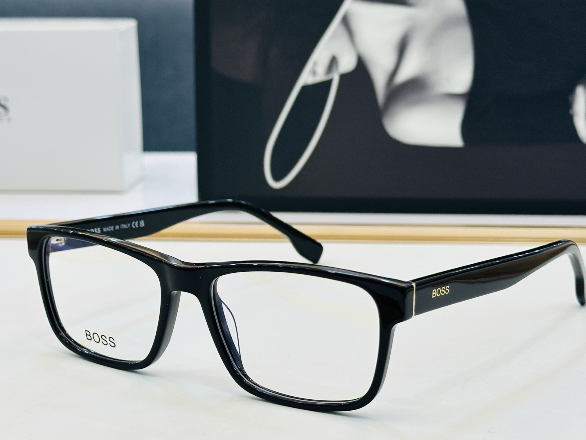 🆕 BOSS 1762 Size：56口17-145   🕶🕶💋💋👣👣  不挑脸 🍁经典不过时框型 L品