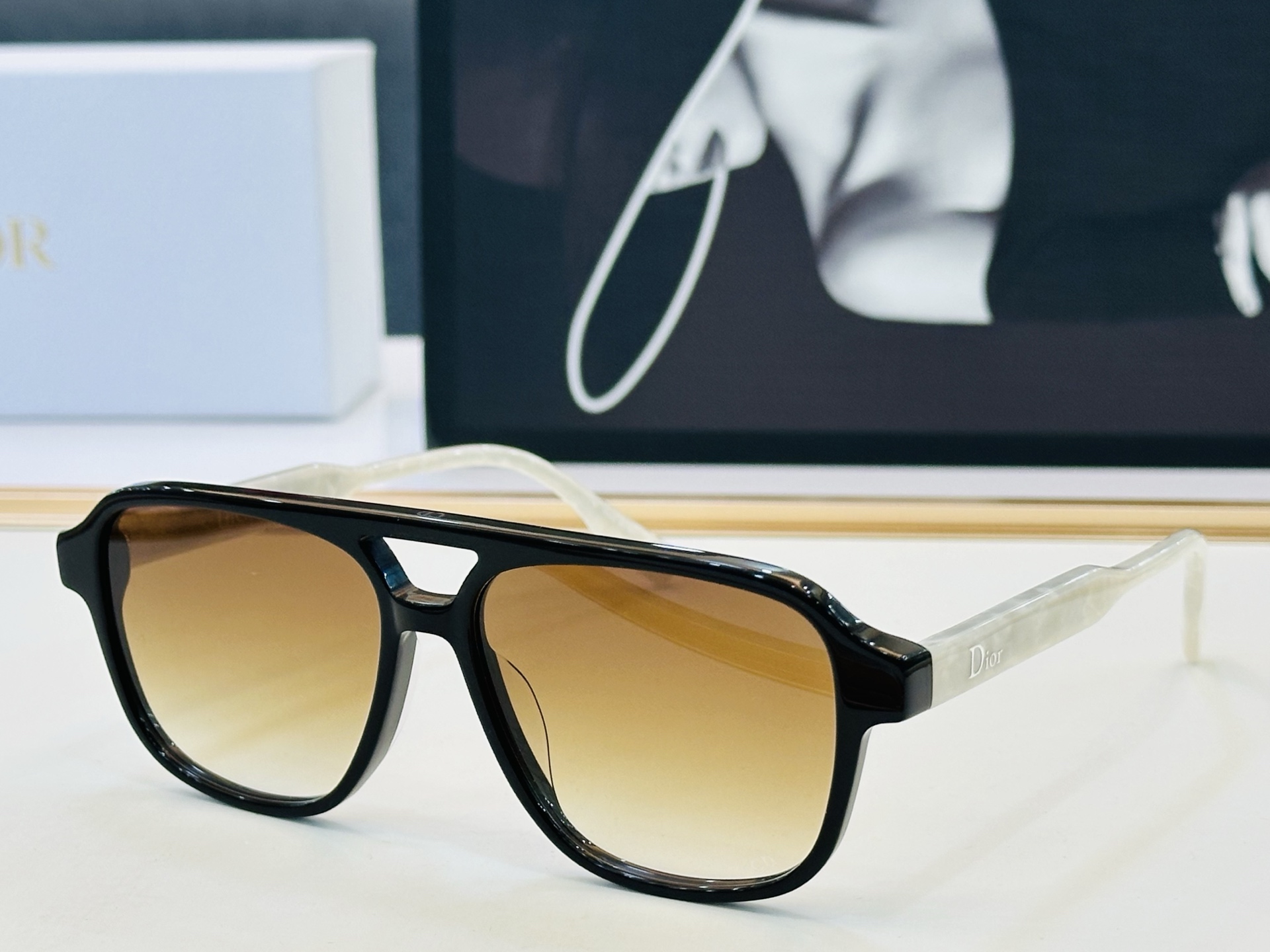 🔻🔻🔻DIO* CDICon A1I 迪家 Size：56口14-145  😎🔆。。搭配镜腿精致配饰 F