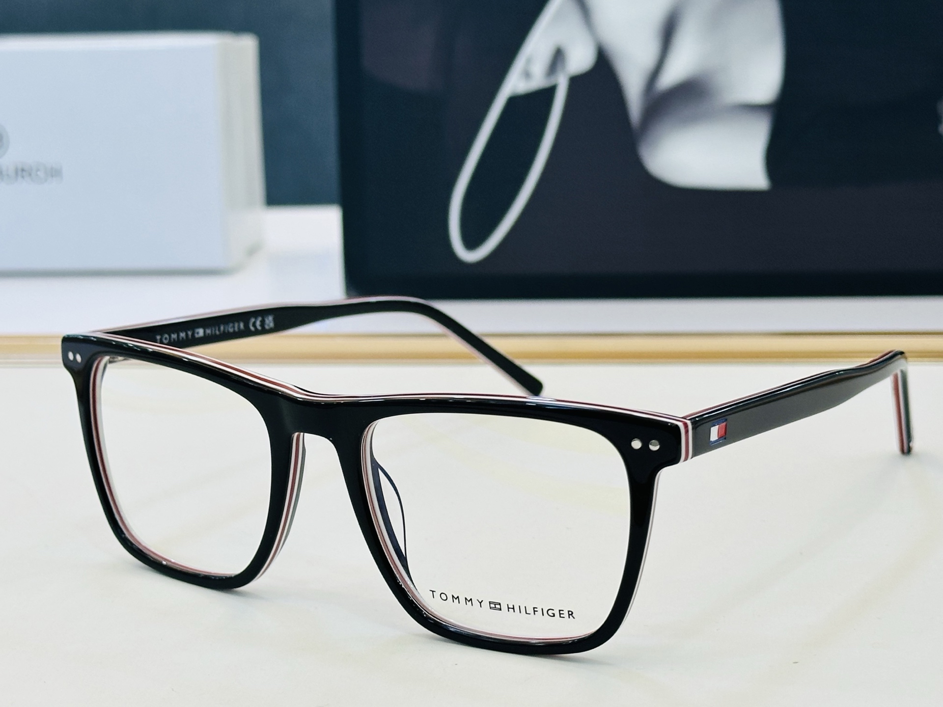 官网同步发售TOMMY HILFIGER 板材框 TH2131 SIZE：53口19-145 L简单大气