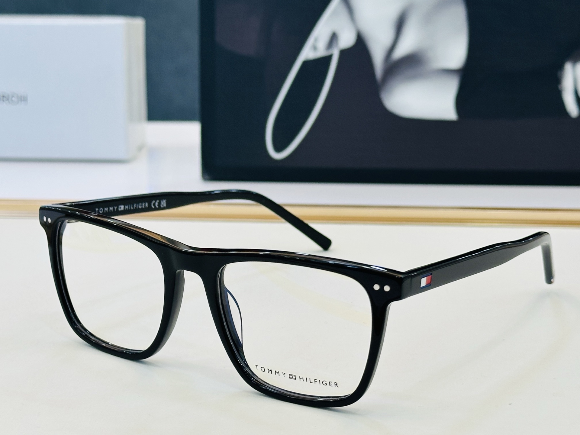 官网同步发售TOMMY HILFIGER 板材框 TH2131 SIZE：53口19-145 L简单大气