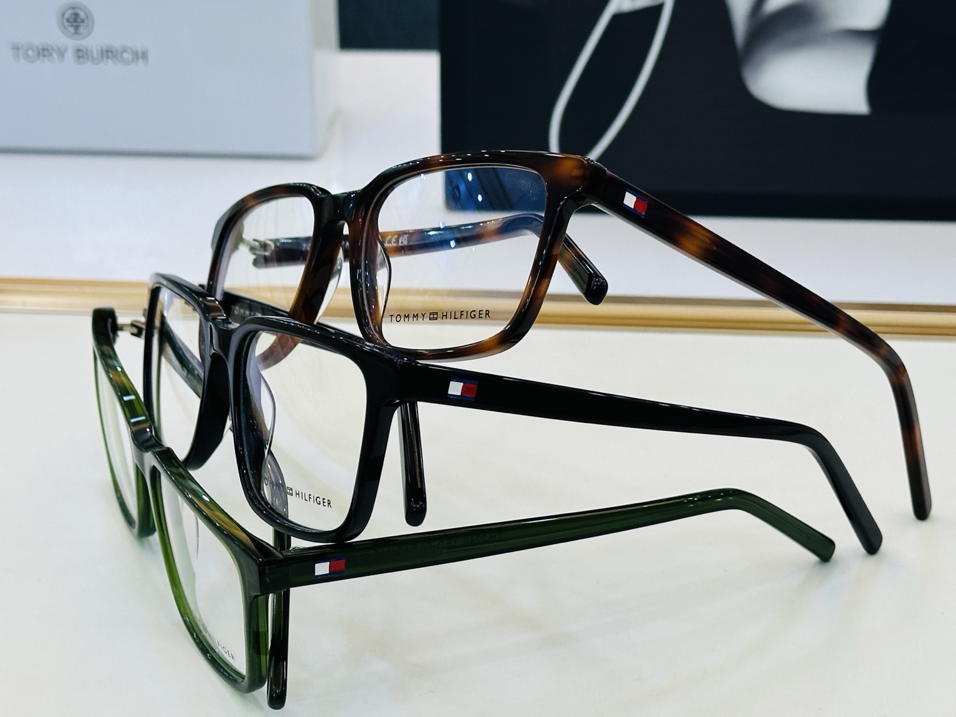 官网同步发售TOMMY HILFIGER 板材框 TH2246 SIZE：53口17-145 L简单大气