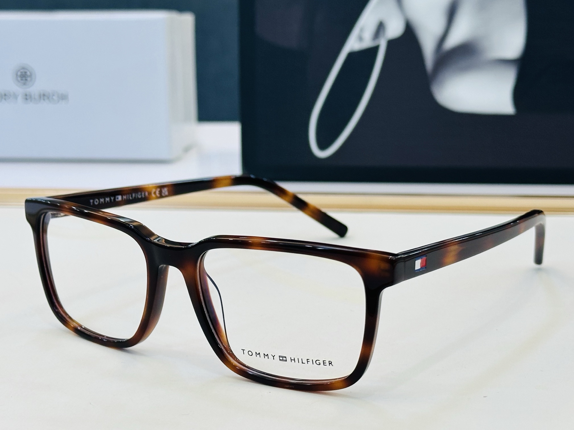官网同步发售TOMMY HILFIGER 板材框 TH2246 SIZE：53口17-145 L简单大气