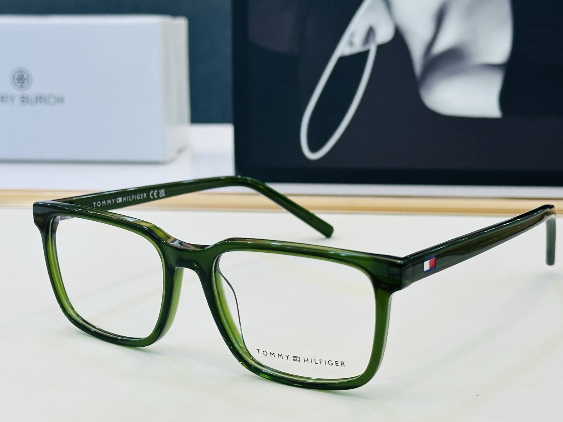 官网同步发售TOMMY HILFIGER 板材框 TH2246 SIZE：53口17-145 L简单大气