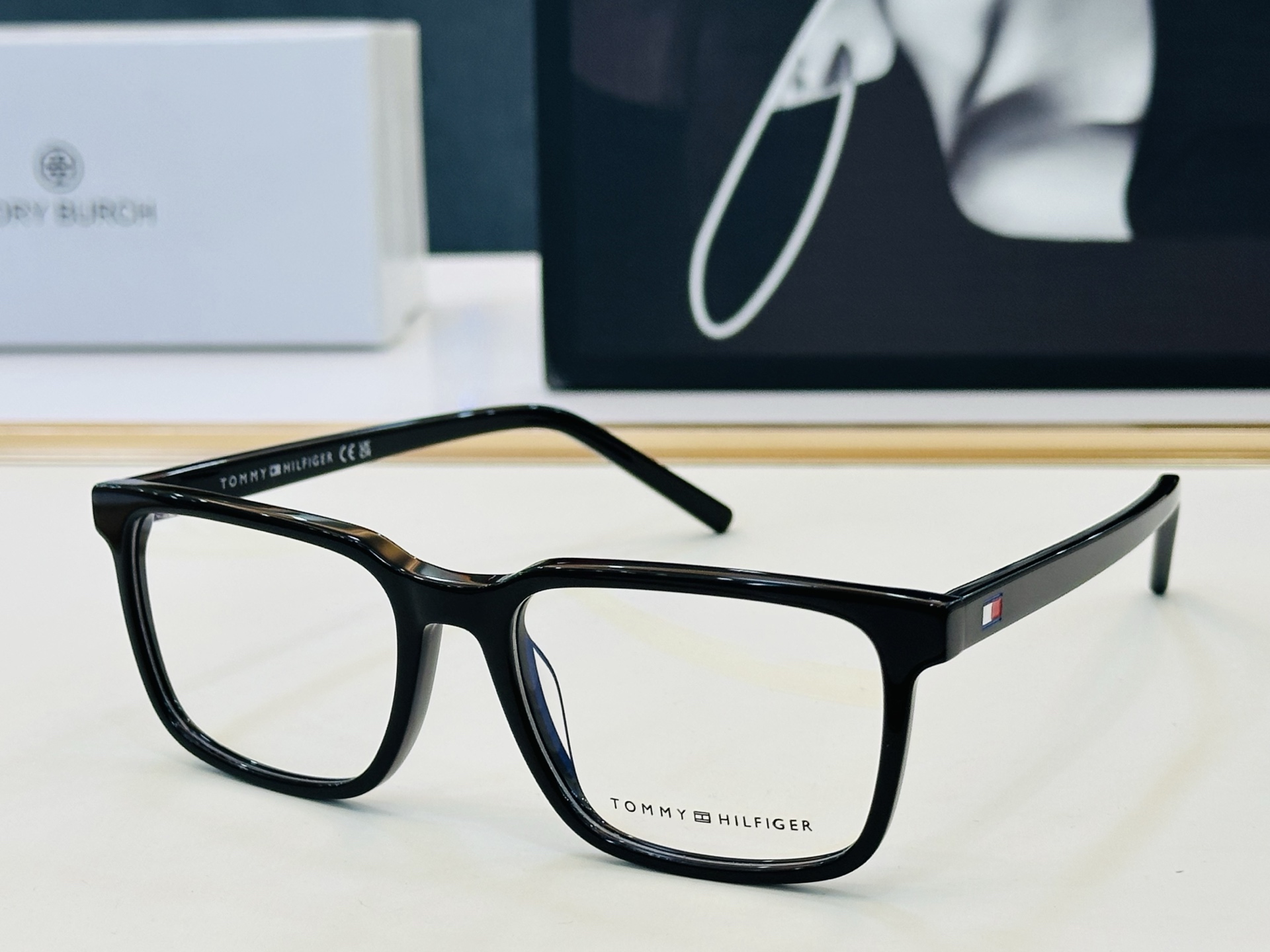 官网同步发售TOMMY HILFIGER 板材框 TH2246 SIZE：53口17-145 L简单大气