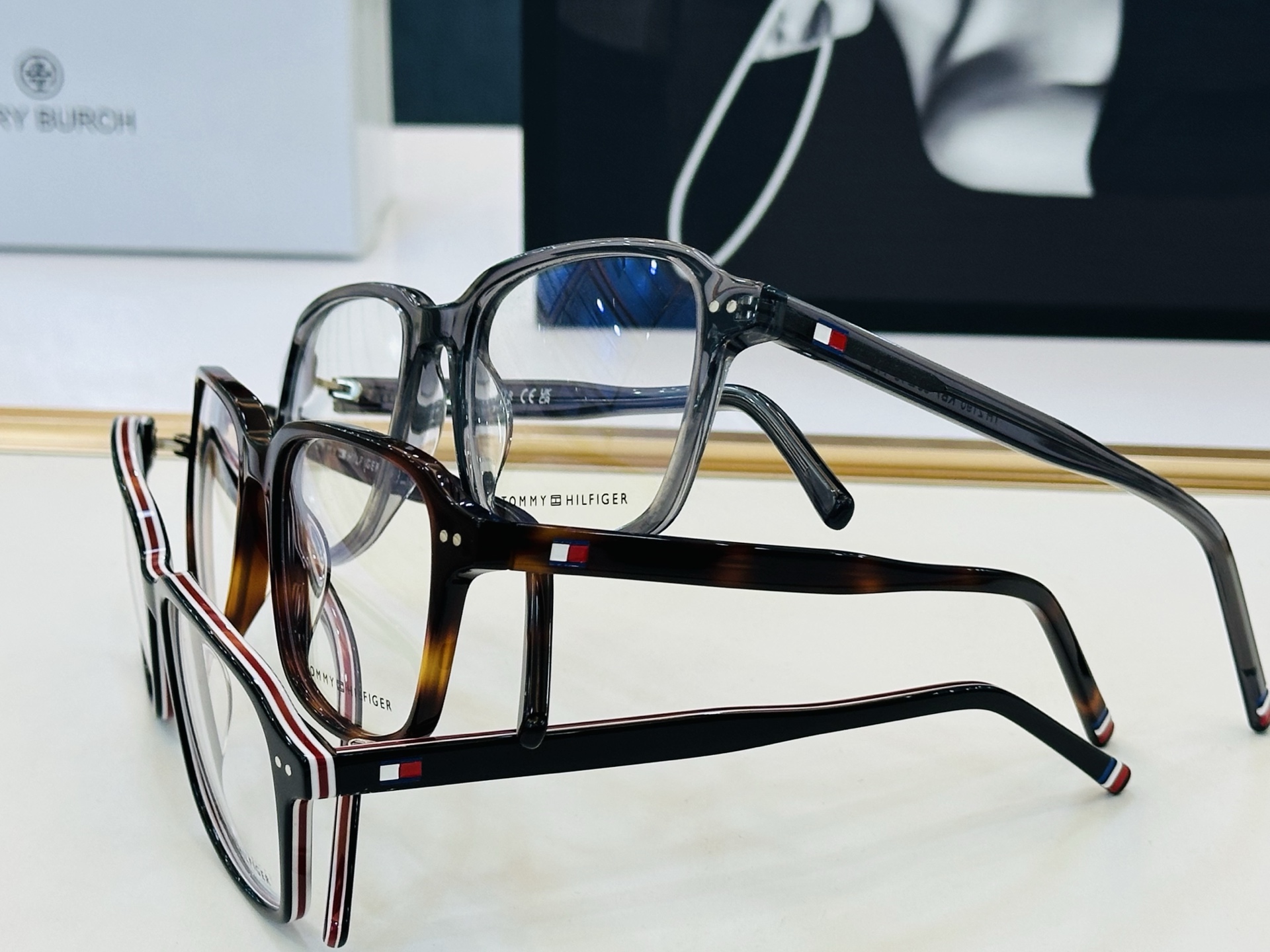 官网同步发售TOMMY HILFIGER 板材框 TH2190  SIZE：53口18-145 L简单大