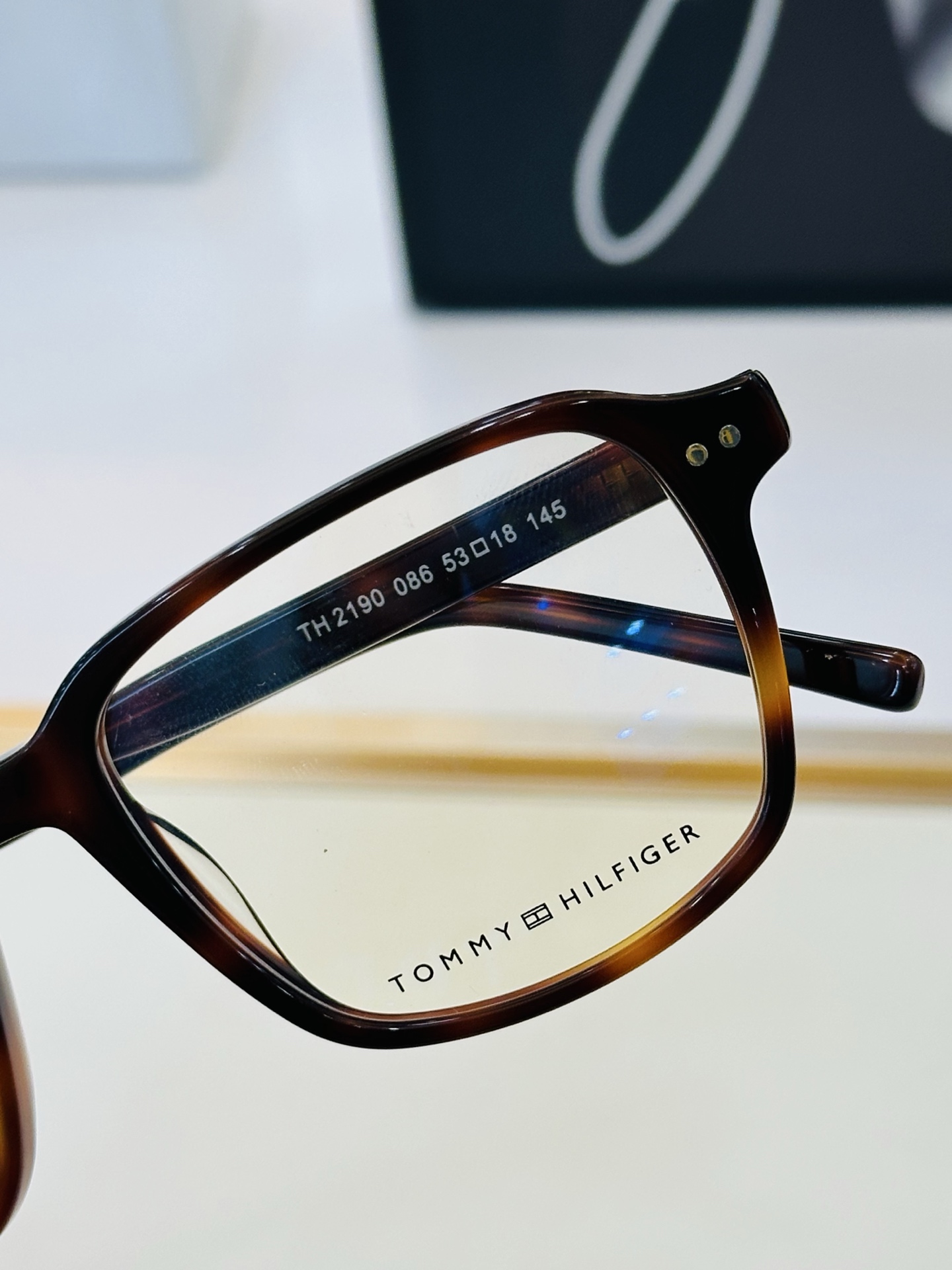 官网同步发售TOMMY HILFIGER 板材框 TH2190  SIZE：53口18-145 L简单大