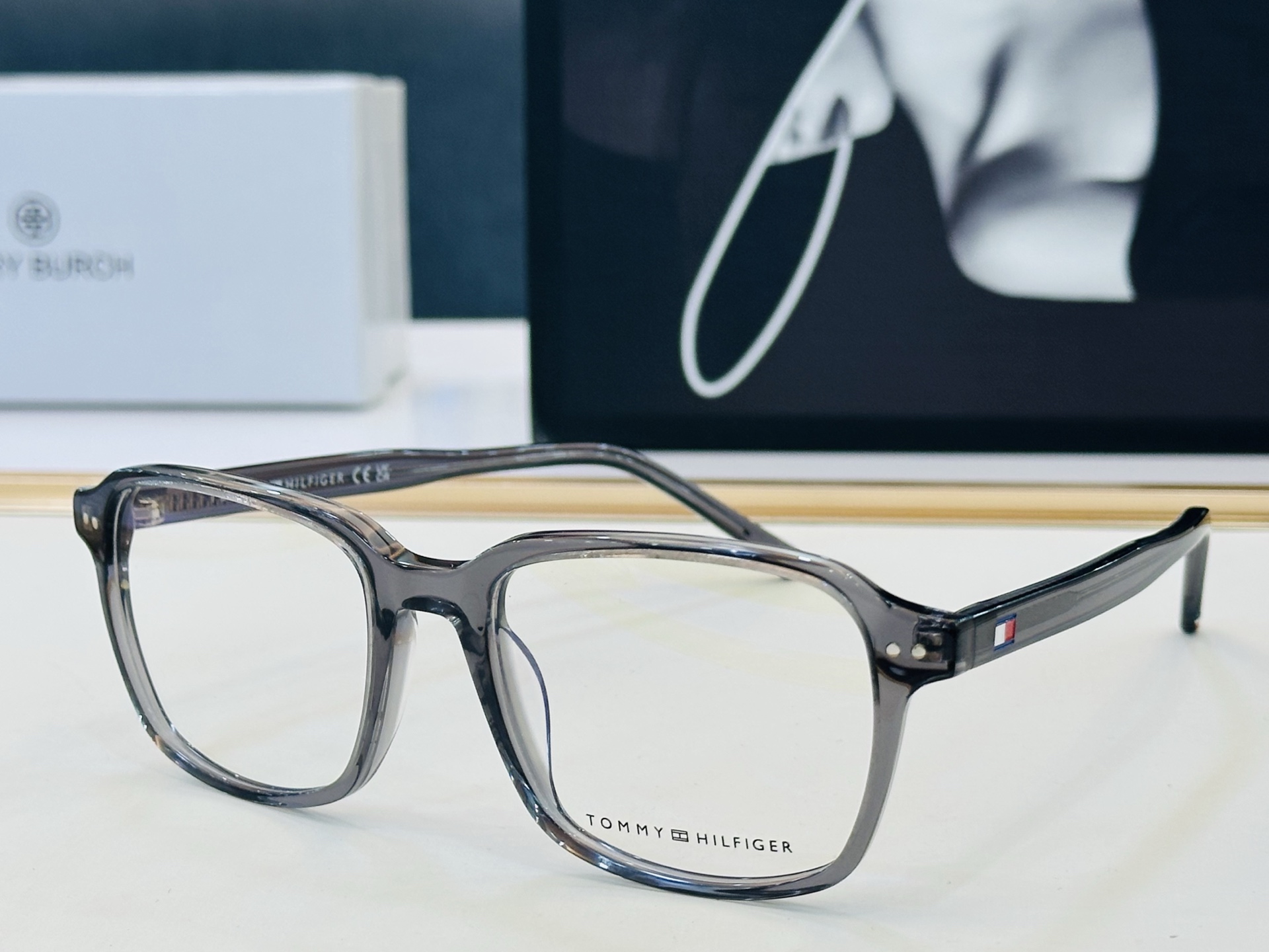 官网同步发售TOMMY HILFIGER 板材框 TH2190  SIZE：53口18-145 L简单大