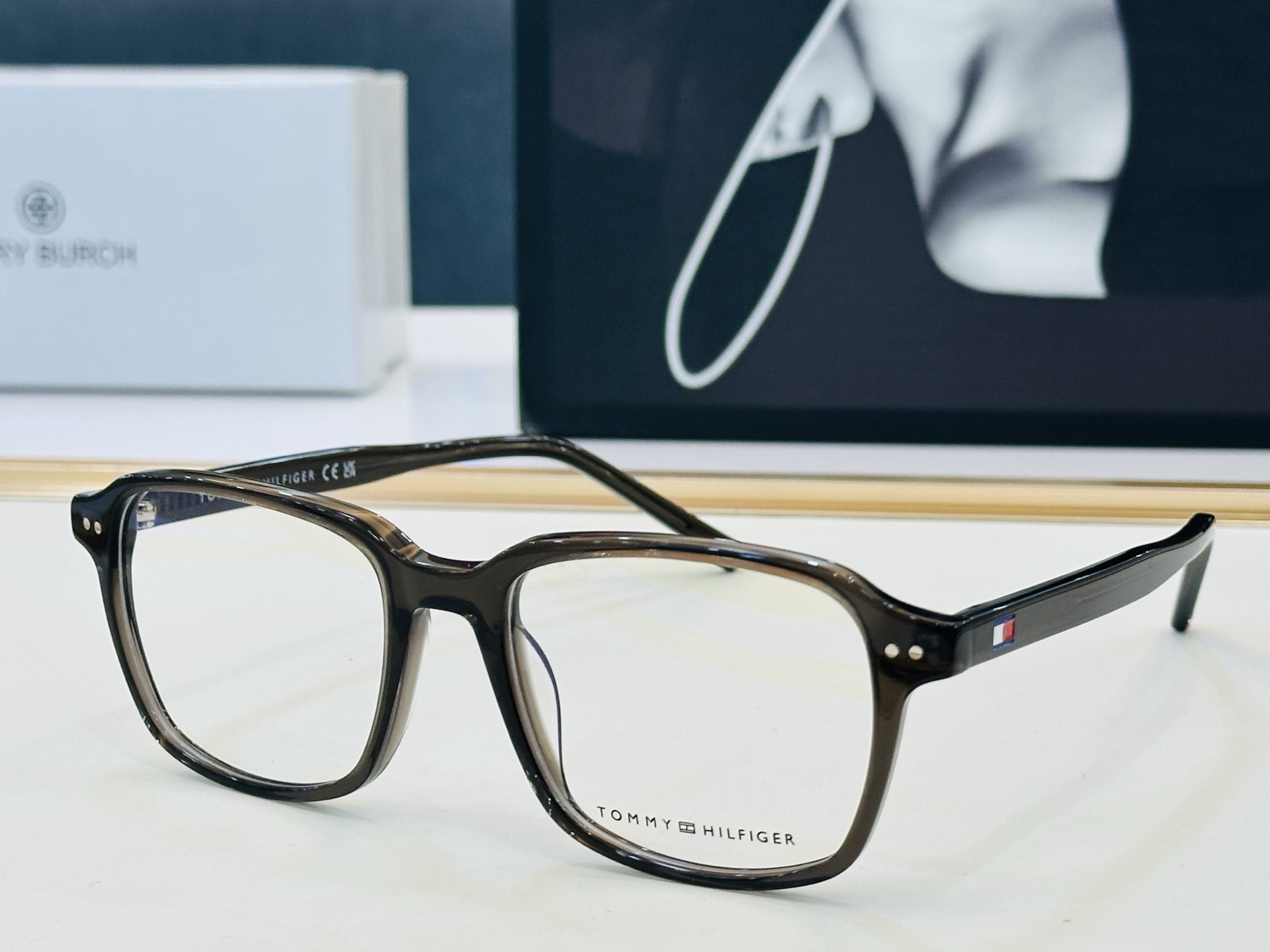 官网同步发售TOMMY HILFIGER 板材框 TH2190  SIZE：53口18-145 L简单大