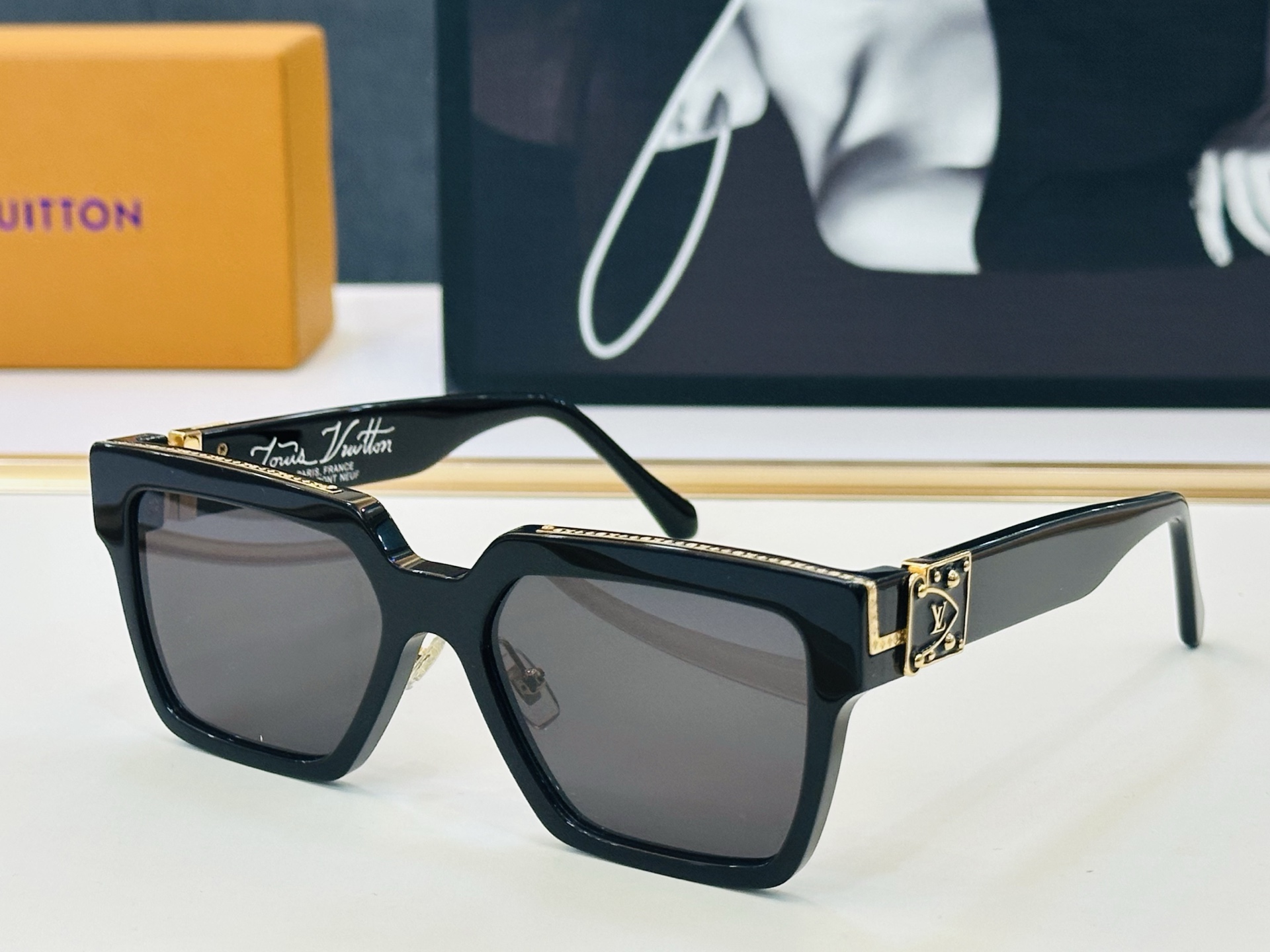 NO:896490,Louis Vuitton Z2170E Size 56 mouth 19-140 Vibrant, showing unique personality and grand you CC high quality glasses, sunglasses, sunglasses, glasses, louis vuitton19860909路易家 Z2170E Size56口19-140 充满活力的 展现独特个性展现大气的你 CC高品质 眼镜墨镜太阳镜,眼镜,louis vuitton,glasses