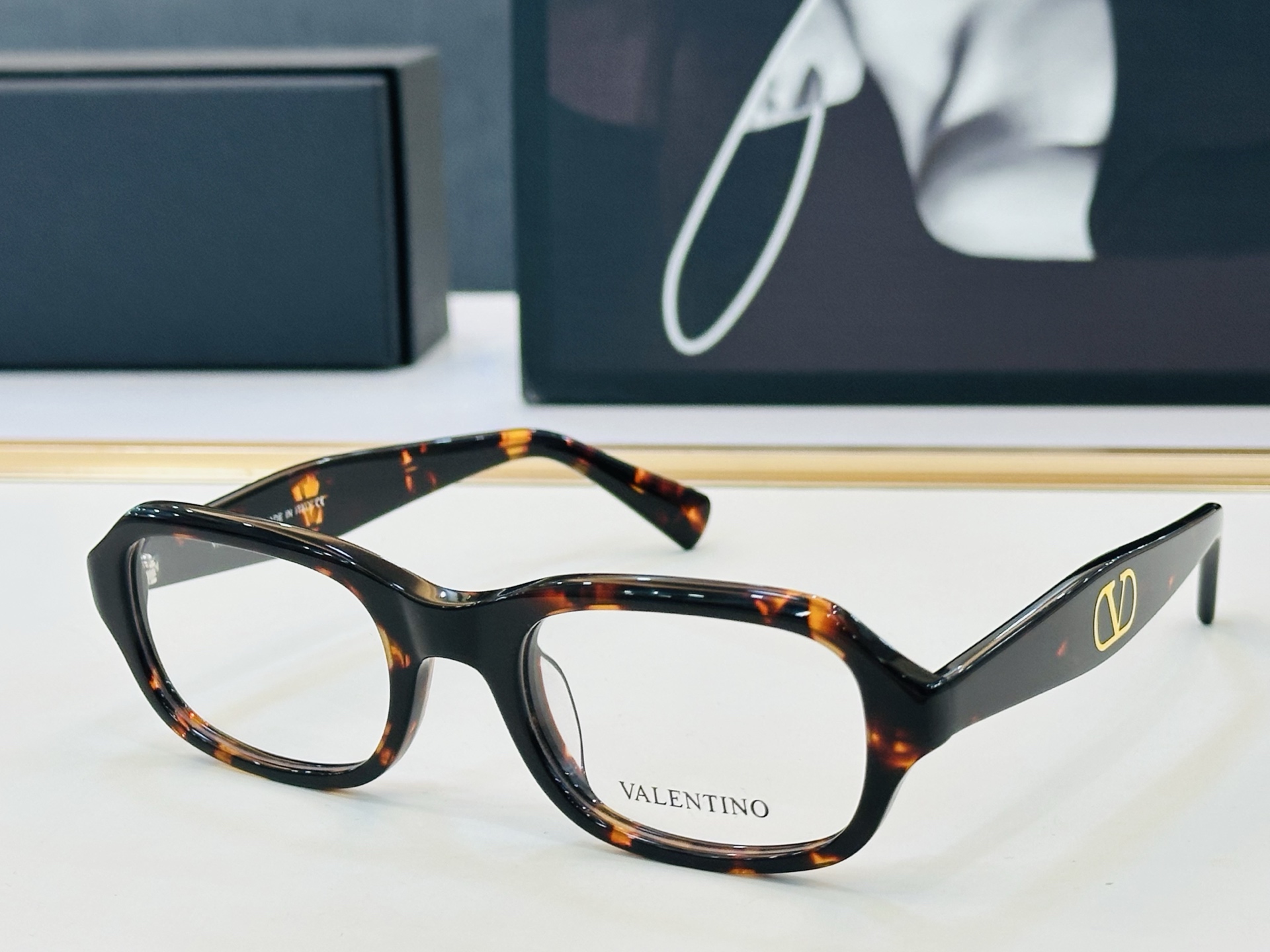 VALENYIN* 华伦天奴 VG00110   Size：51口21-140  🔝🔝流行框架 L😍个性