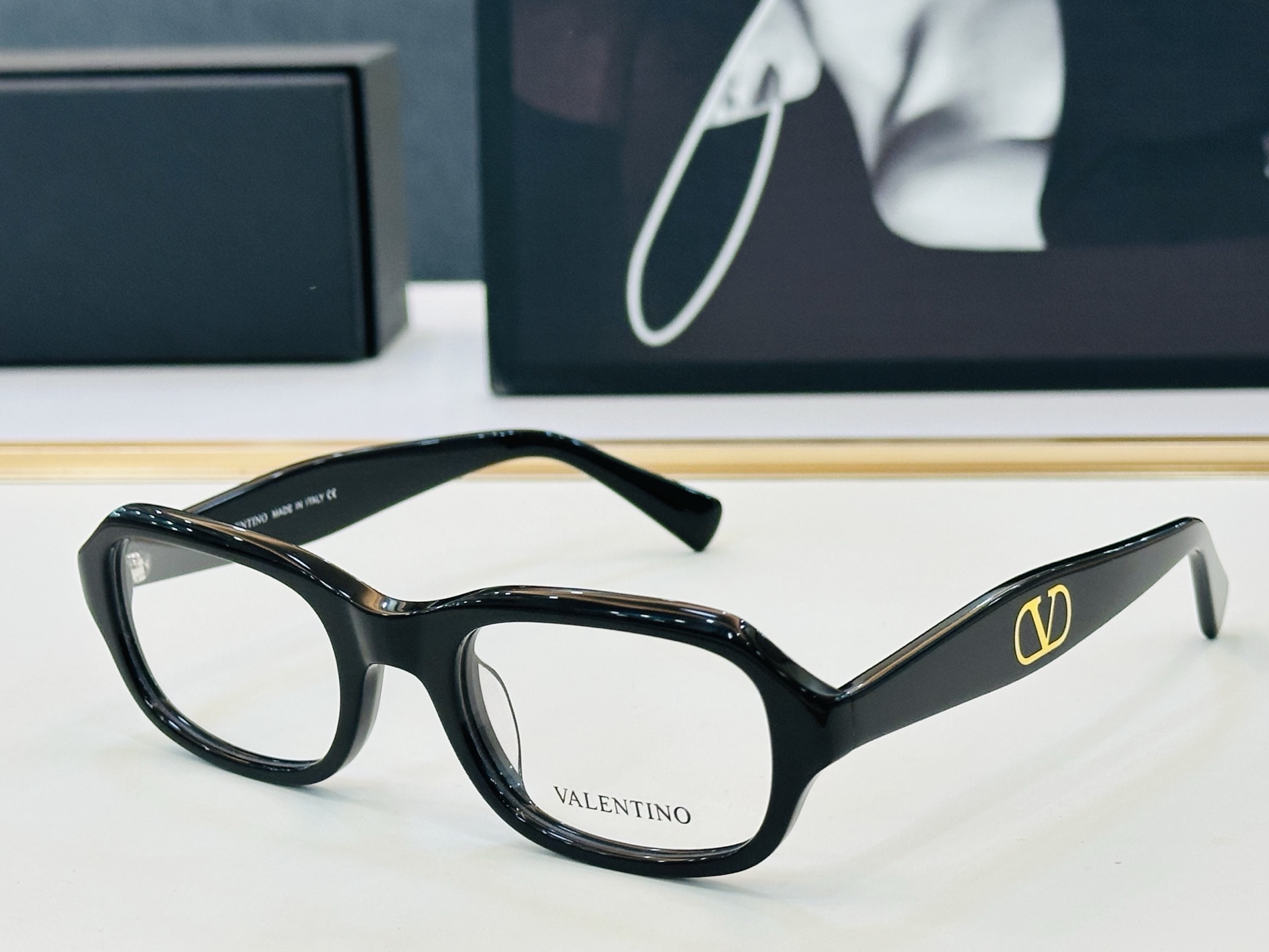 VALENYIN* 华伦天奴 VG00110   Size：51口21-140  🔝🔝流行框架 L😍个性