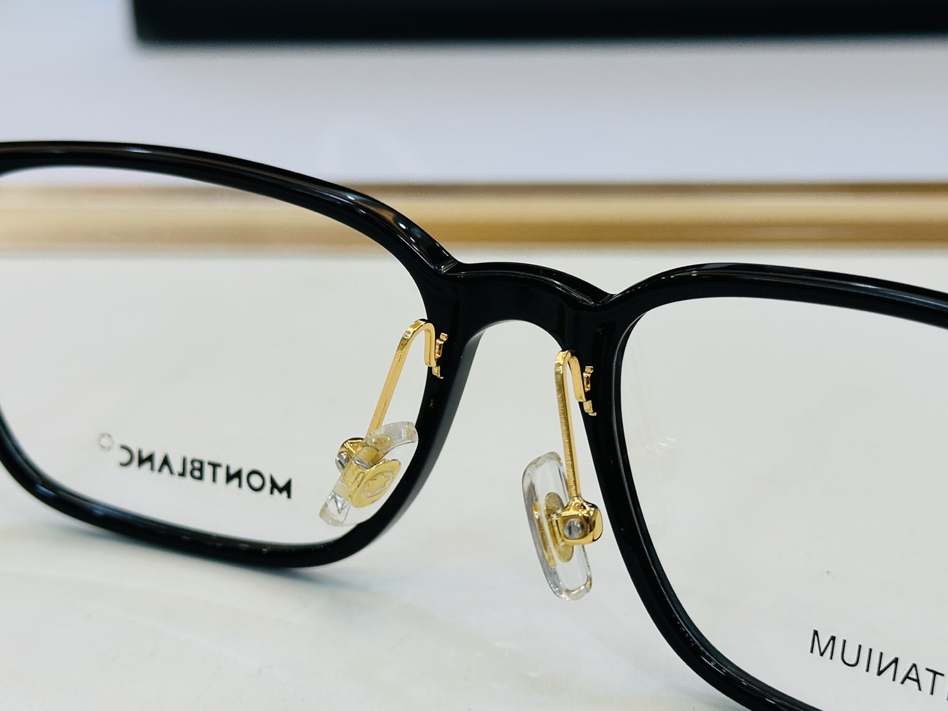 官网新品 MONTBLANC 万宝龙 MB0394   Size：54口19-145   做工精良 👍👍