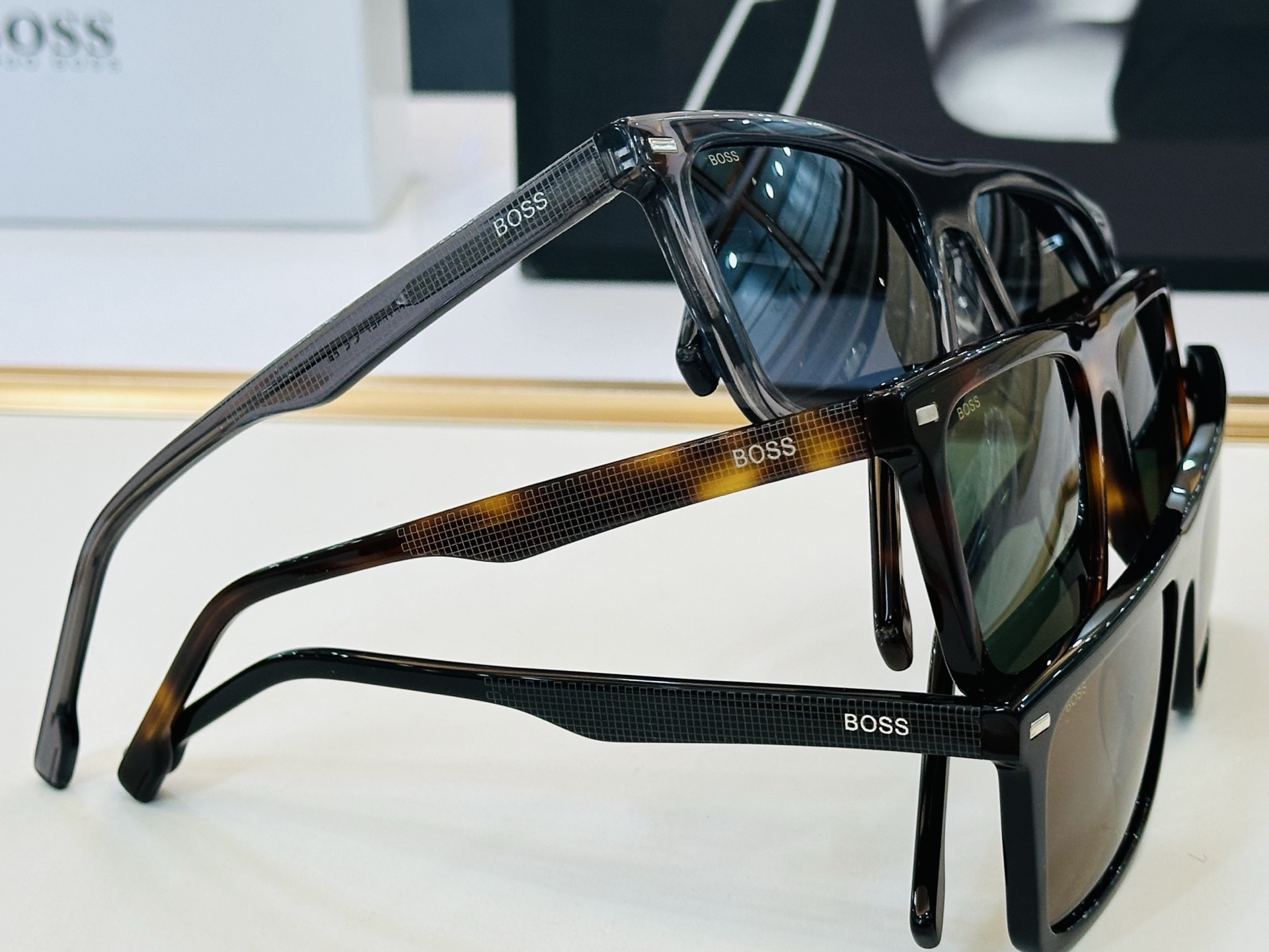 🆕 BOSS 1765  Size：55口18-145 🕶🕶💋💋👣👣  高品质 不挑脸 经典不过时框型 