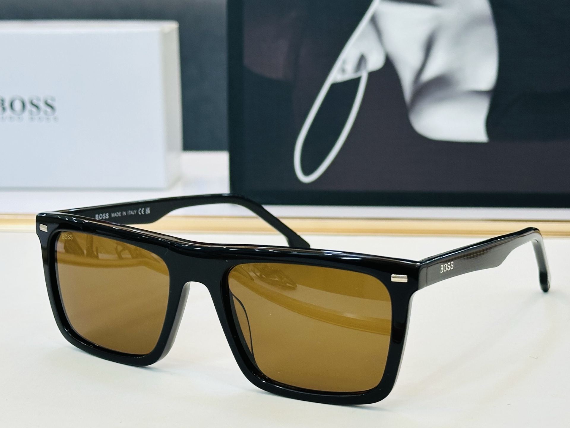 🆕 BOSS 1765  Size：55口18-145 🕶🕶💋💋👣👣  高品质 不挑脸 经典不过时框型 