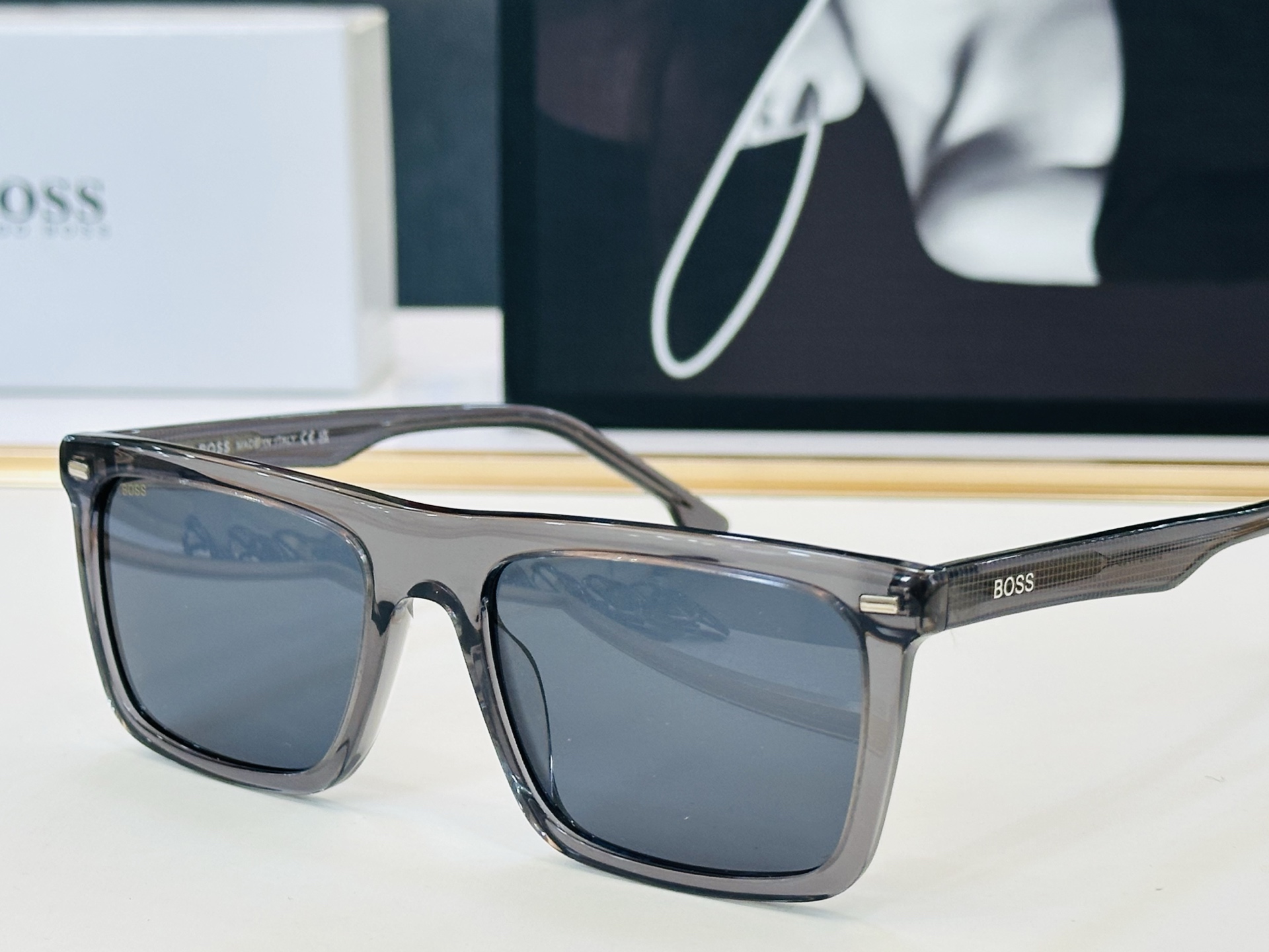 🆕 BOSS 1765  Size：55口18-145 🕶🕶💋💋👣👣  高品质 不挑脸 经典不过时框型 