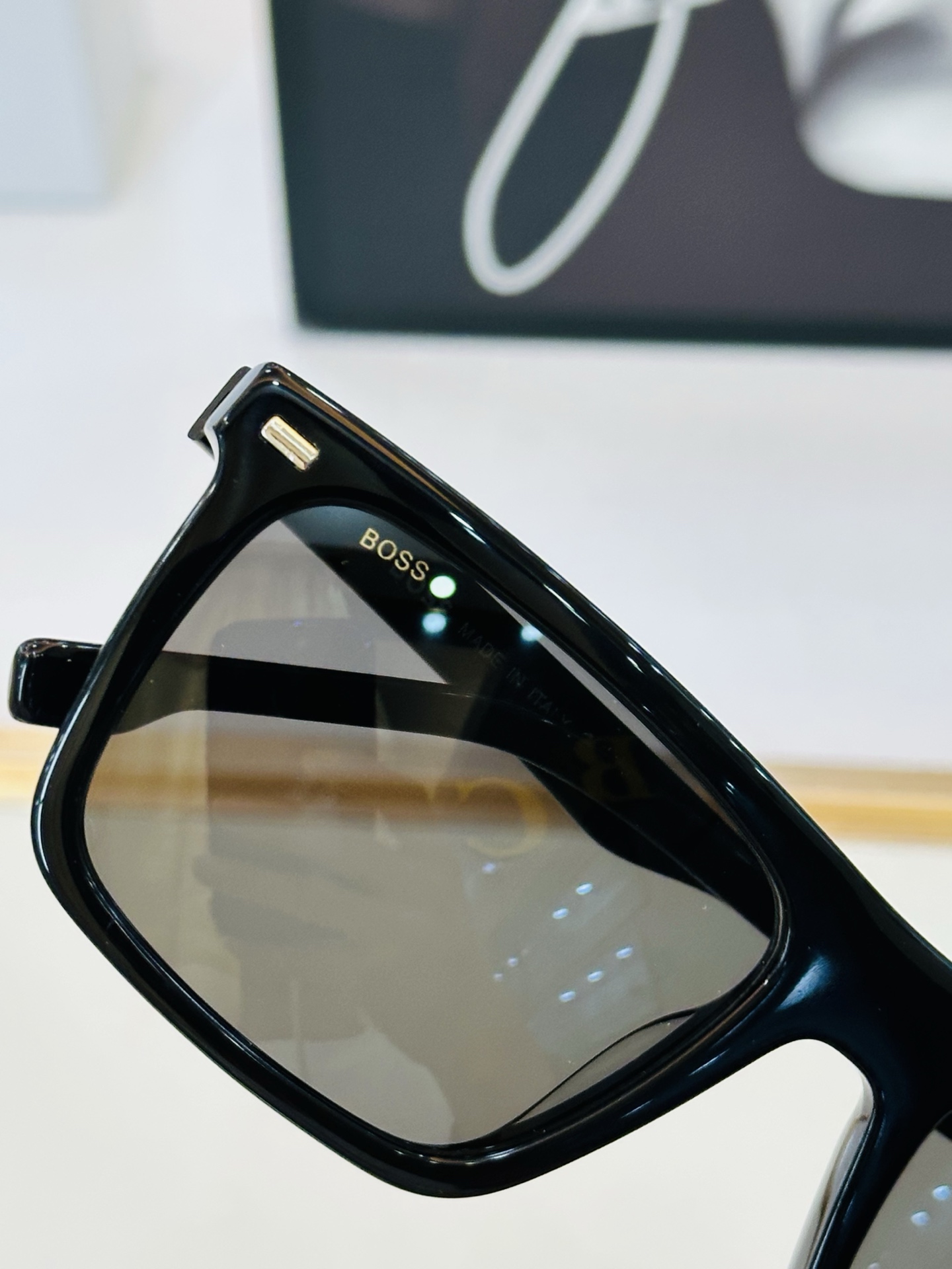 🆕 BOSS 1765  Size：55口18-145 🕶🕶💋💋👣👣  高品质 不挑脸 经典不过时框型 