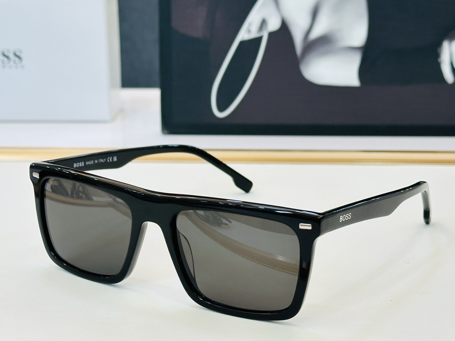 🆕 BOSS 1765  Size：55口18-145 🕶🕶💋💋👣👣  高品质 不挑脸 经典不过时框型 